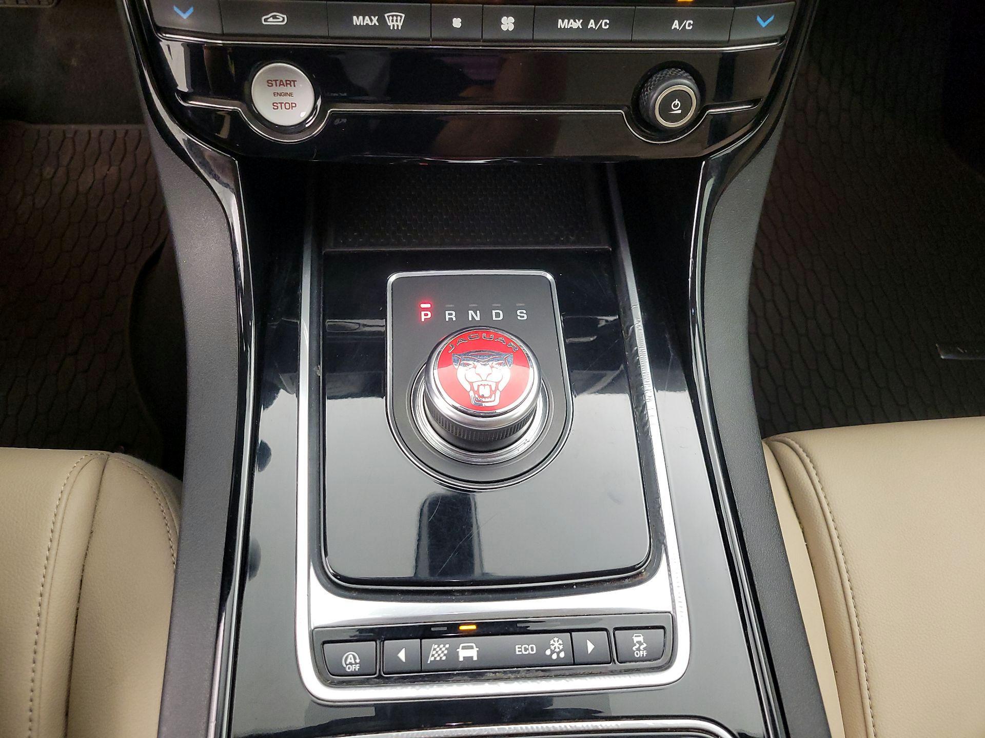 Thumbnail: 2018 Jaguar XE - 18