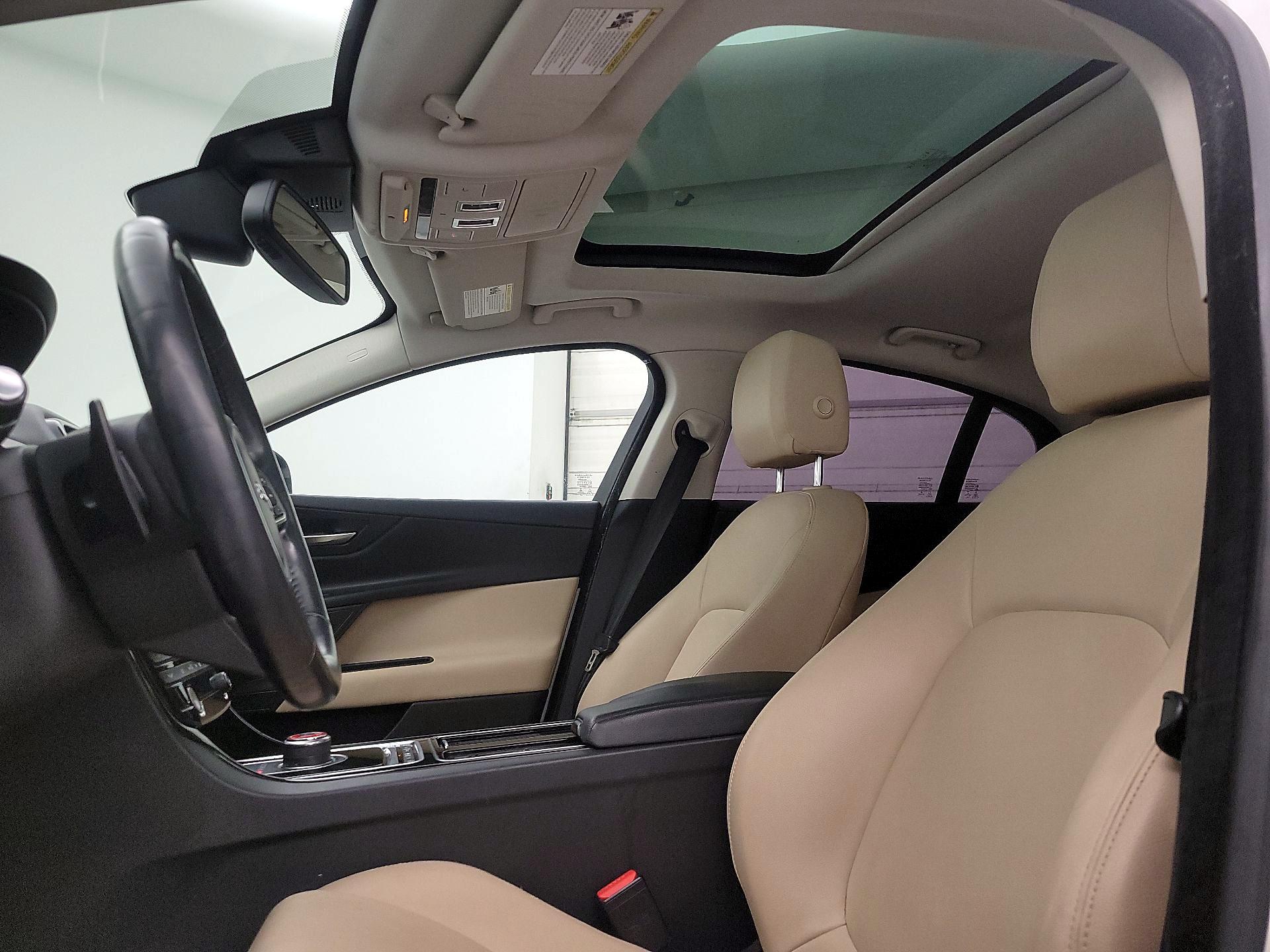 Thumbnail: 2018 Jaguar XE - 20