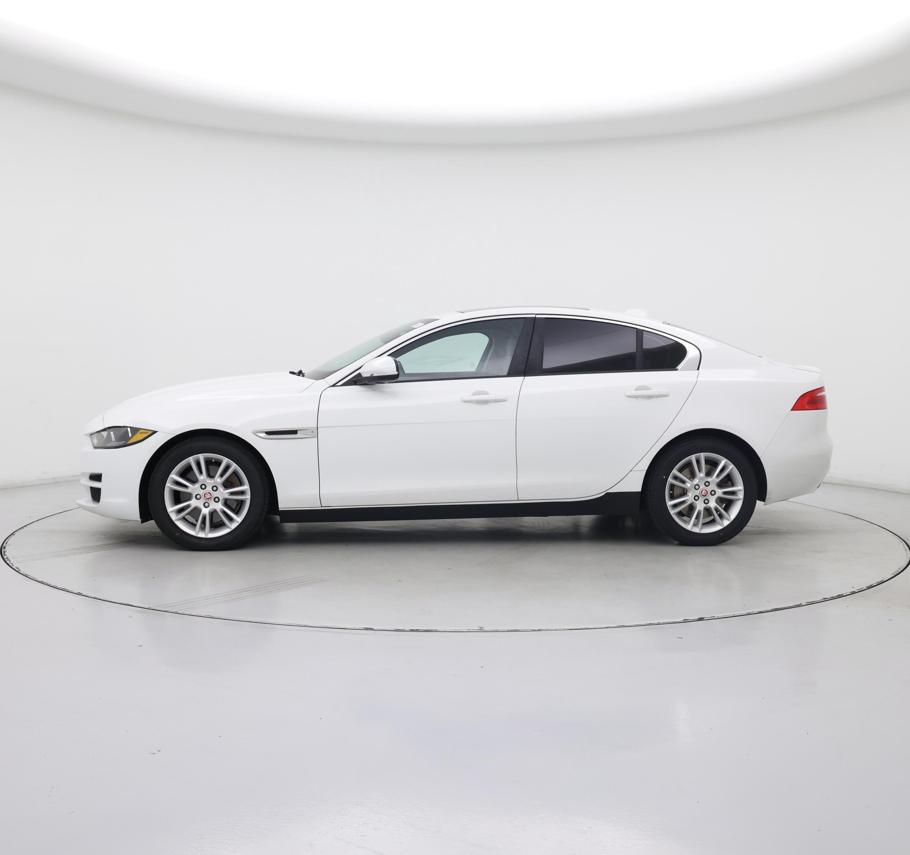 Thumbnail: 2018 Jaguar XE - 3