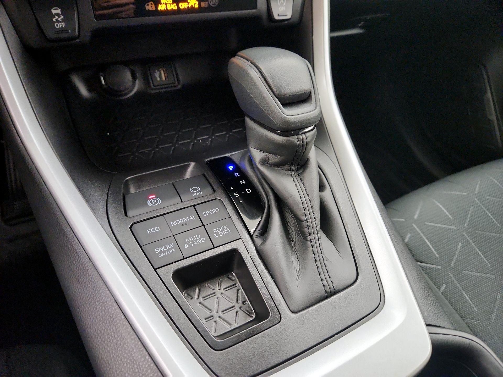 Thumbnail: 2025 Toyota RAV4 - 17