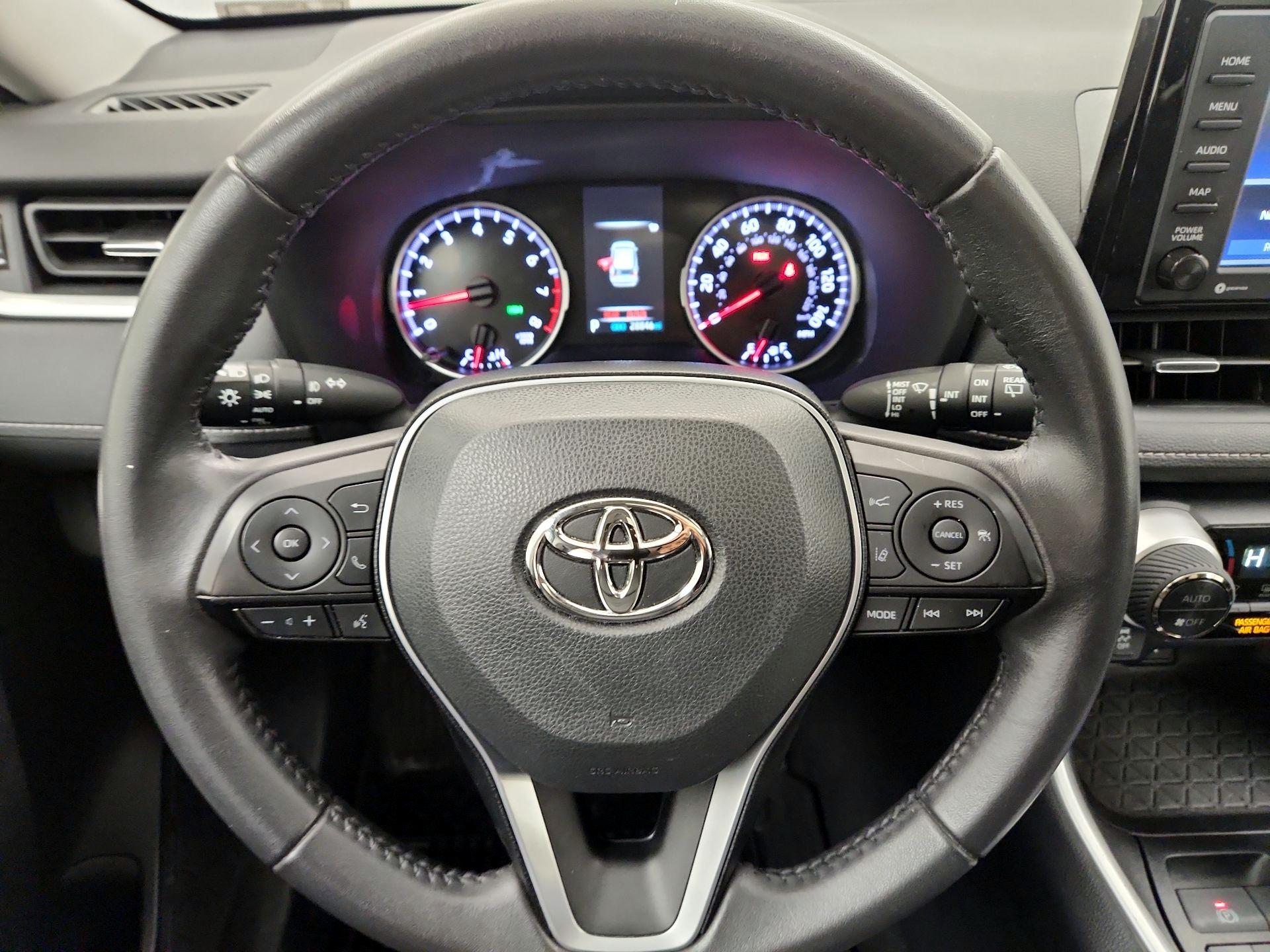 Thumbnail: 2022 Toyota RAV4 - 10