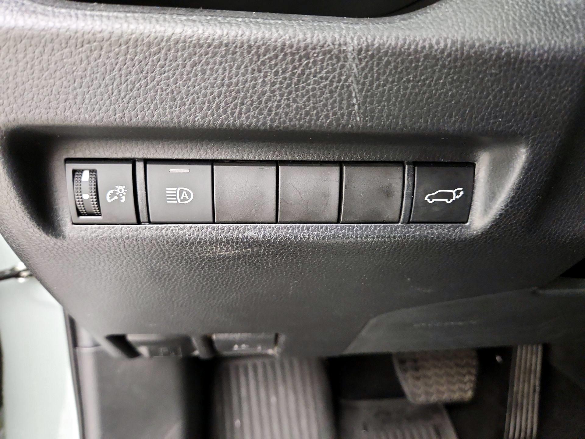 Thumbnail: 2022 Toyota RAV4 - 13