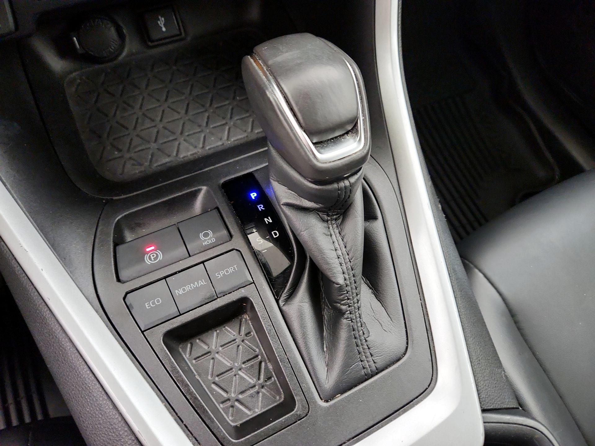 Thumbnail: 2022 Toyota RAV4 - 17