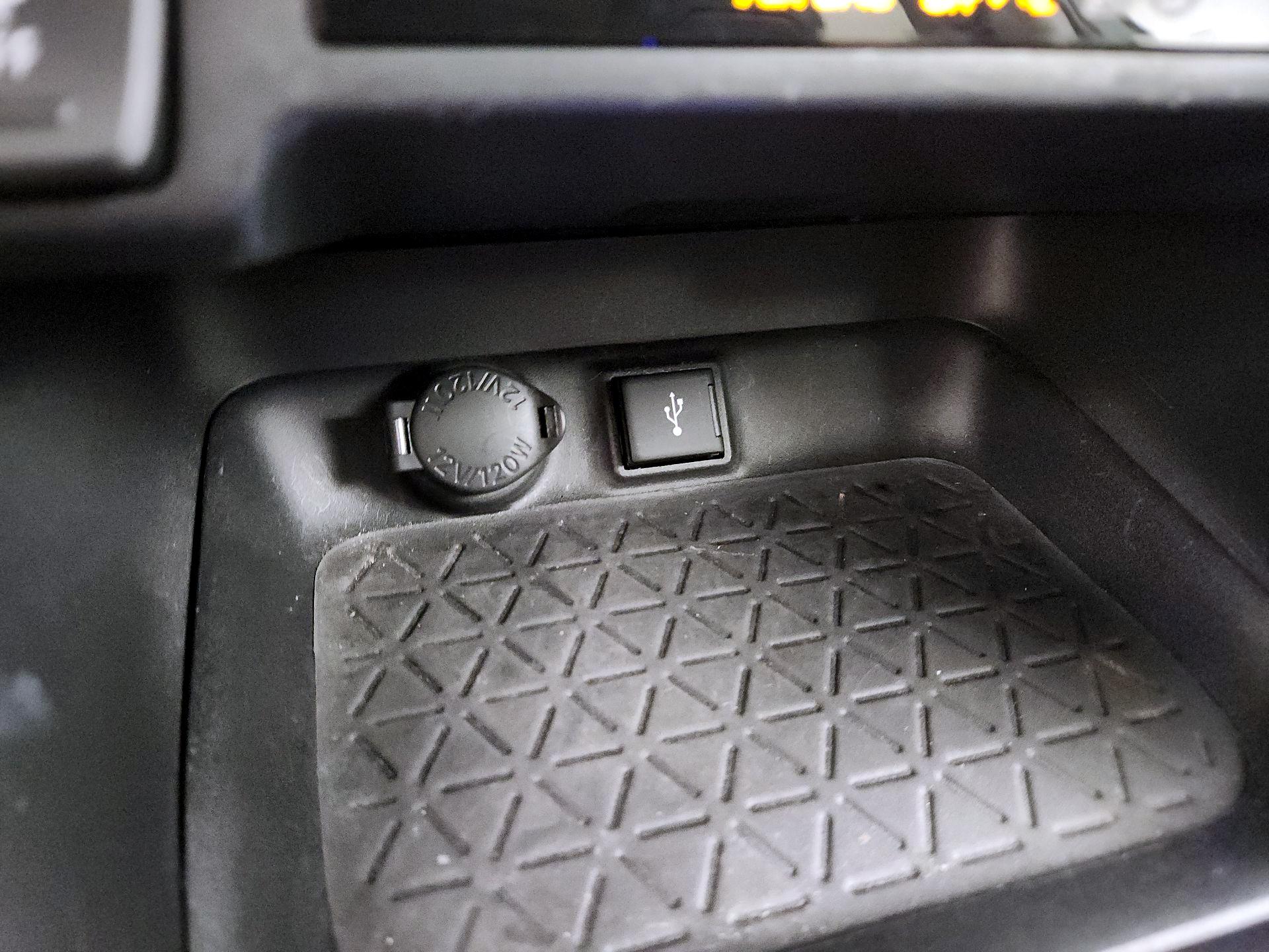 Thumbnail: 2022 Toyota RAV4 - 18