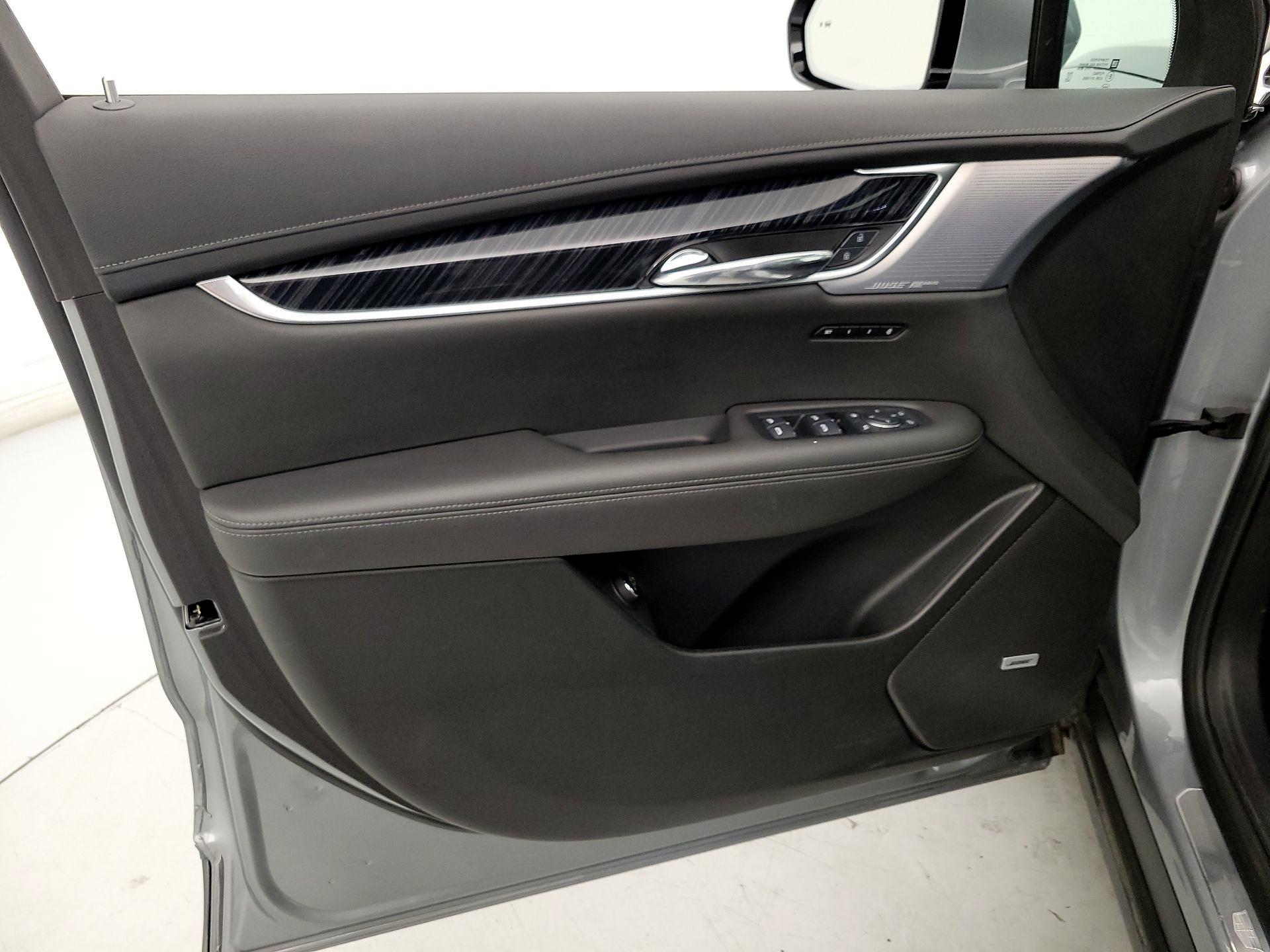 Thumbnail: 2025 Cadillac XT6 - 12