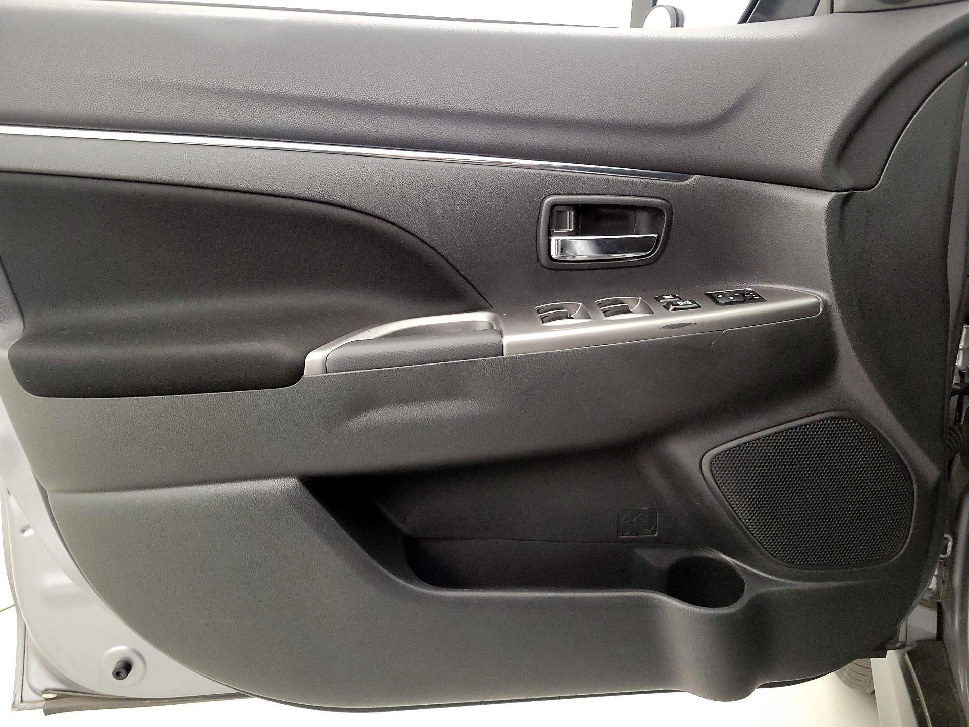 Thumbnail: 2019 Mitsubishi Outlander Sport - 12