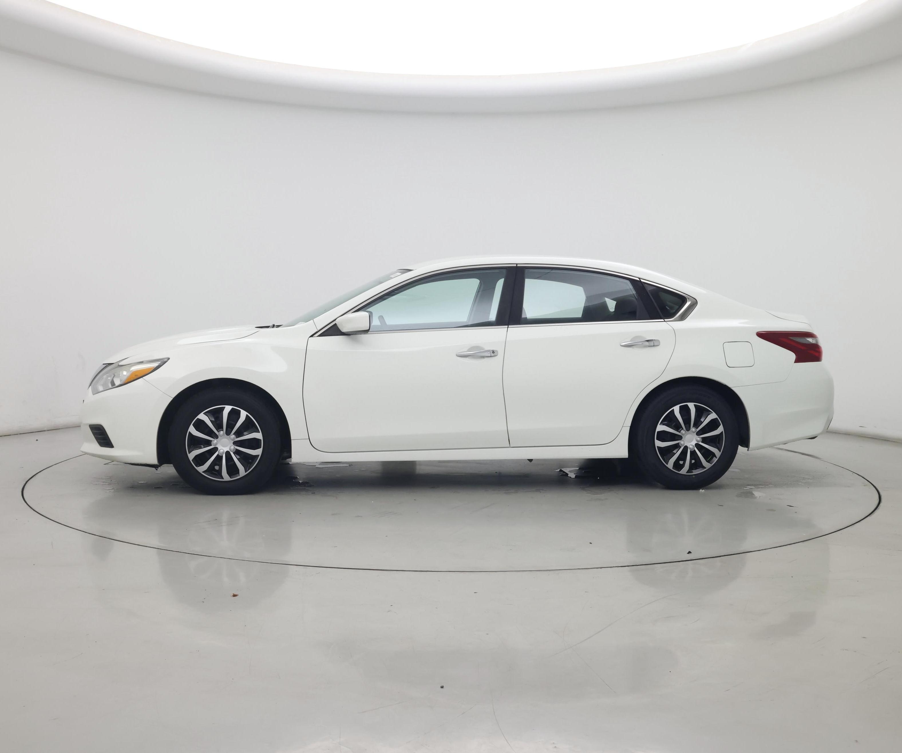 Thumbnail: 2018 Nissan Altima - 3