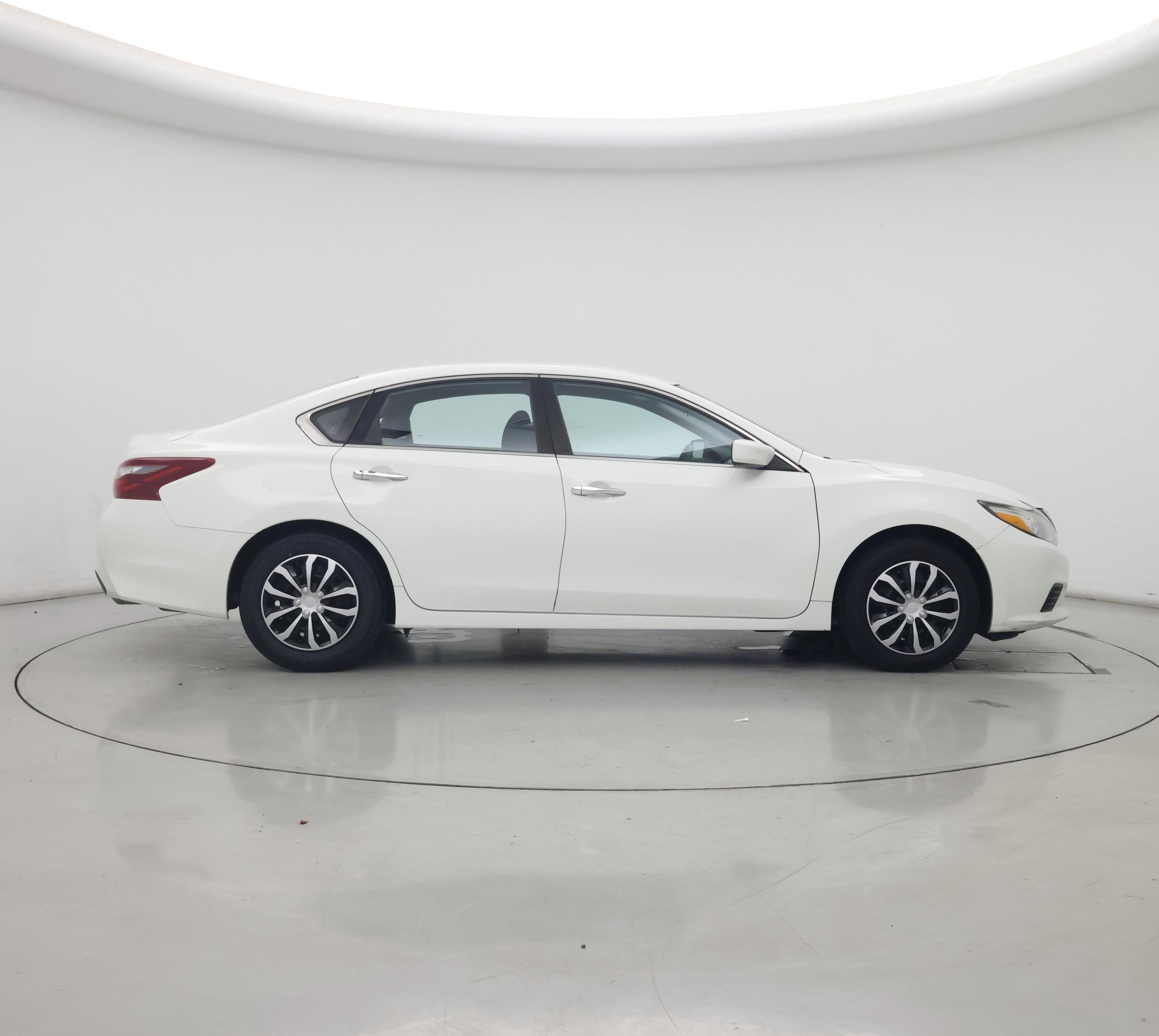 Thumbnail: 2018 Nissan Altima - 7