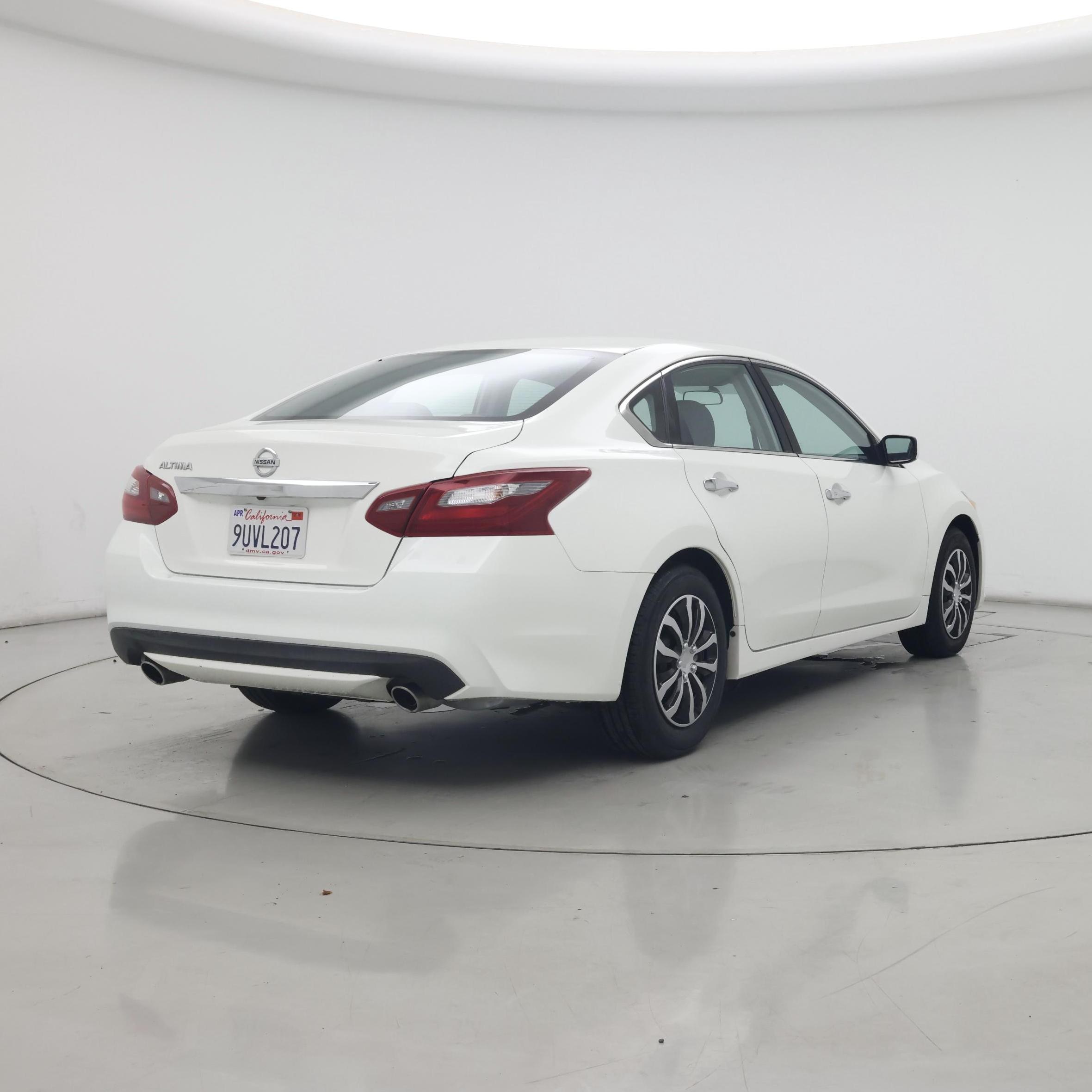 Thumbnail: 2018 Nissan Altima - 8