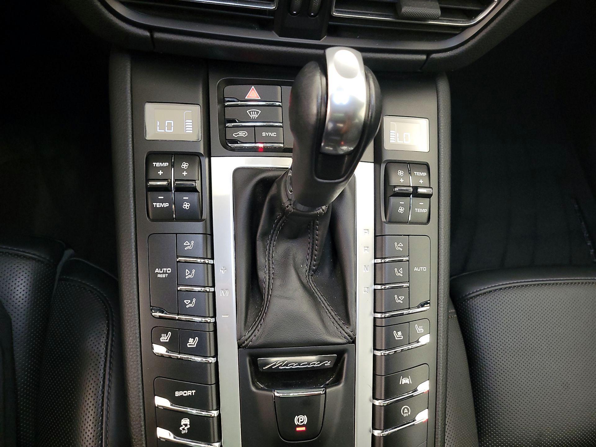Thumbnail: 2021 Porsche Macan - 15