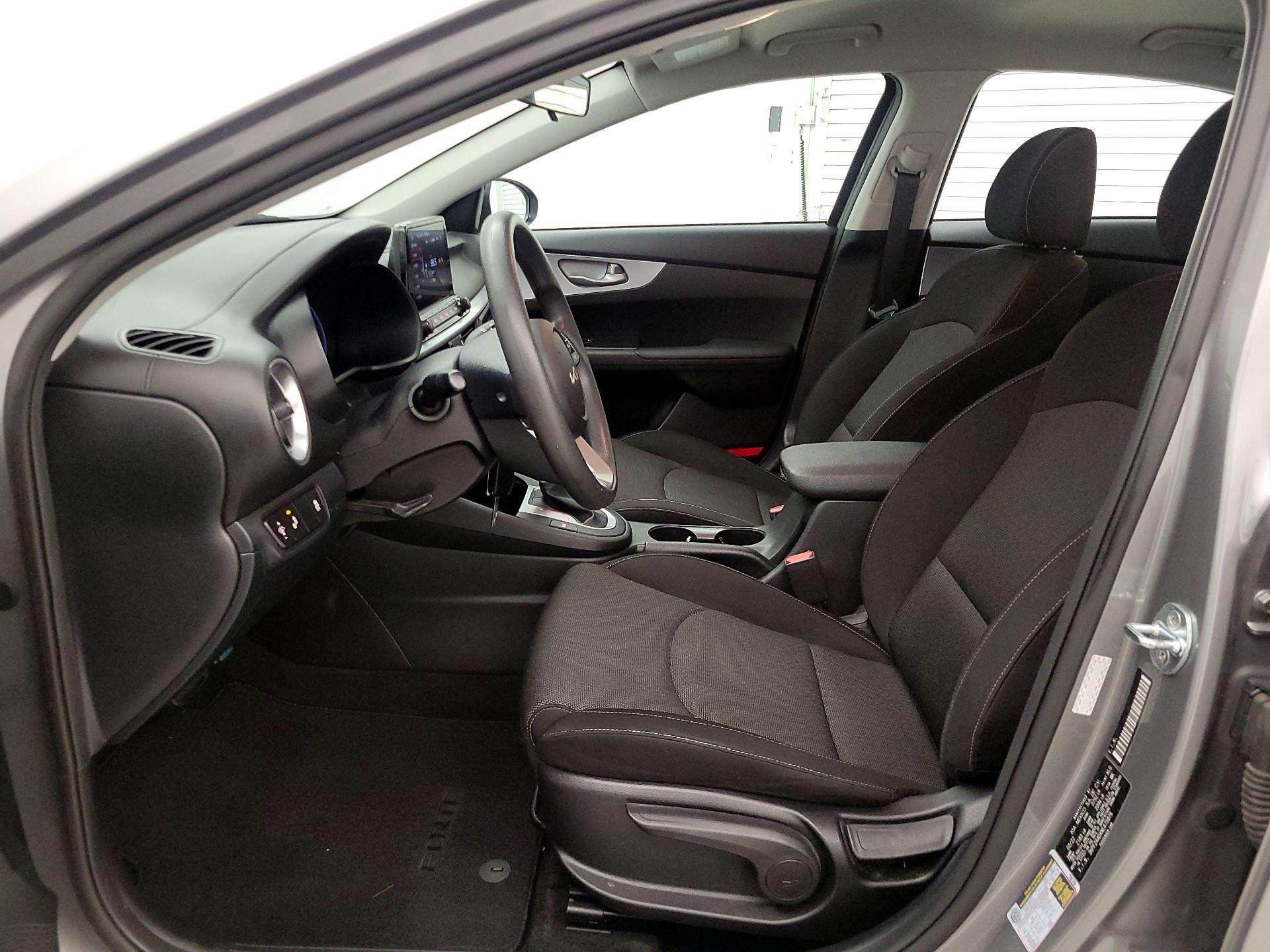 Thumbnail: 2022 Kia Forte - 11
