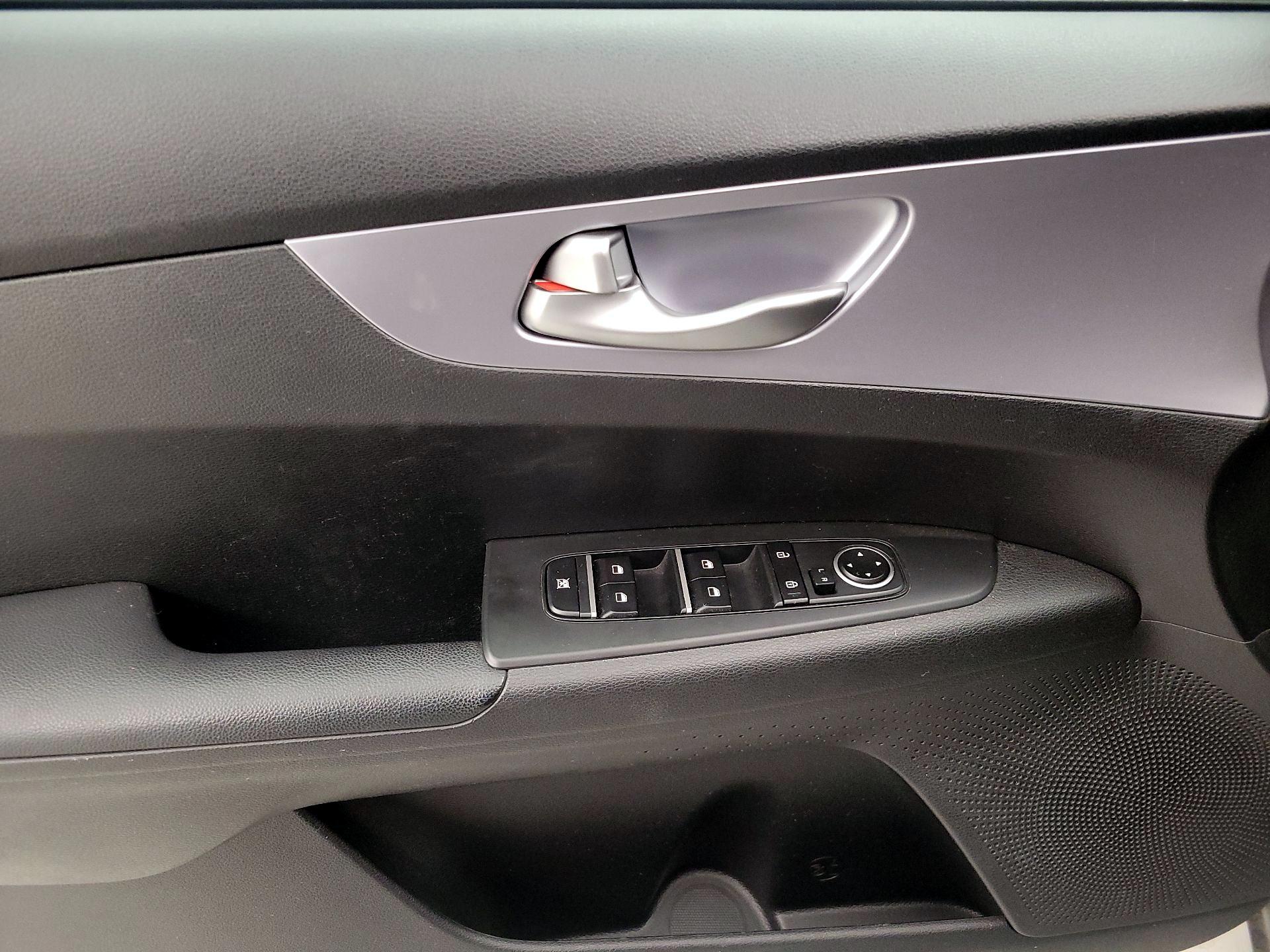 Thumbnail: 2022 Kia Forte - 12
