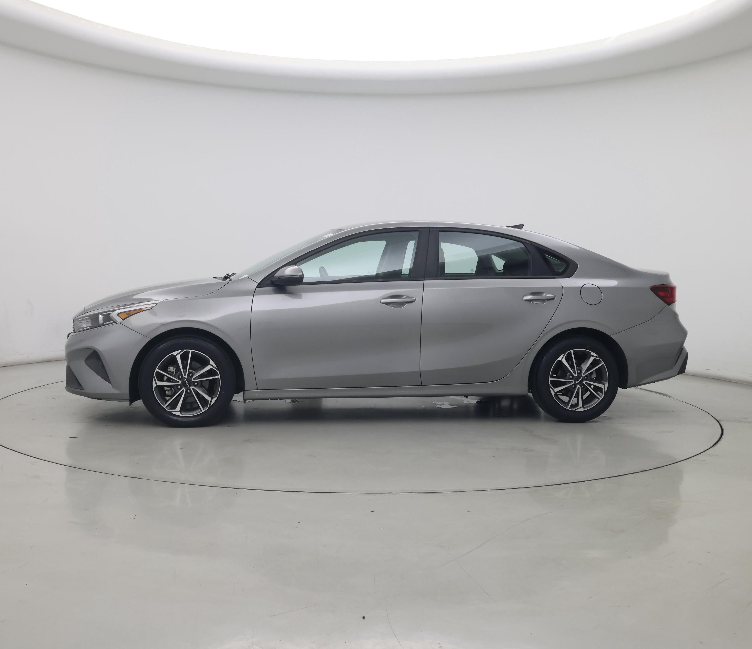 Thumbnail: 2022 Kia Forte - 3