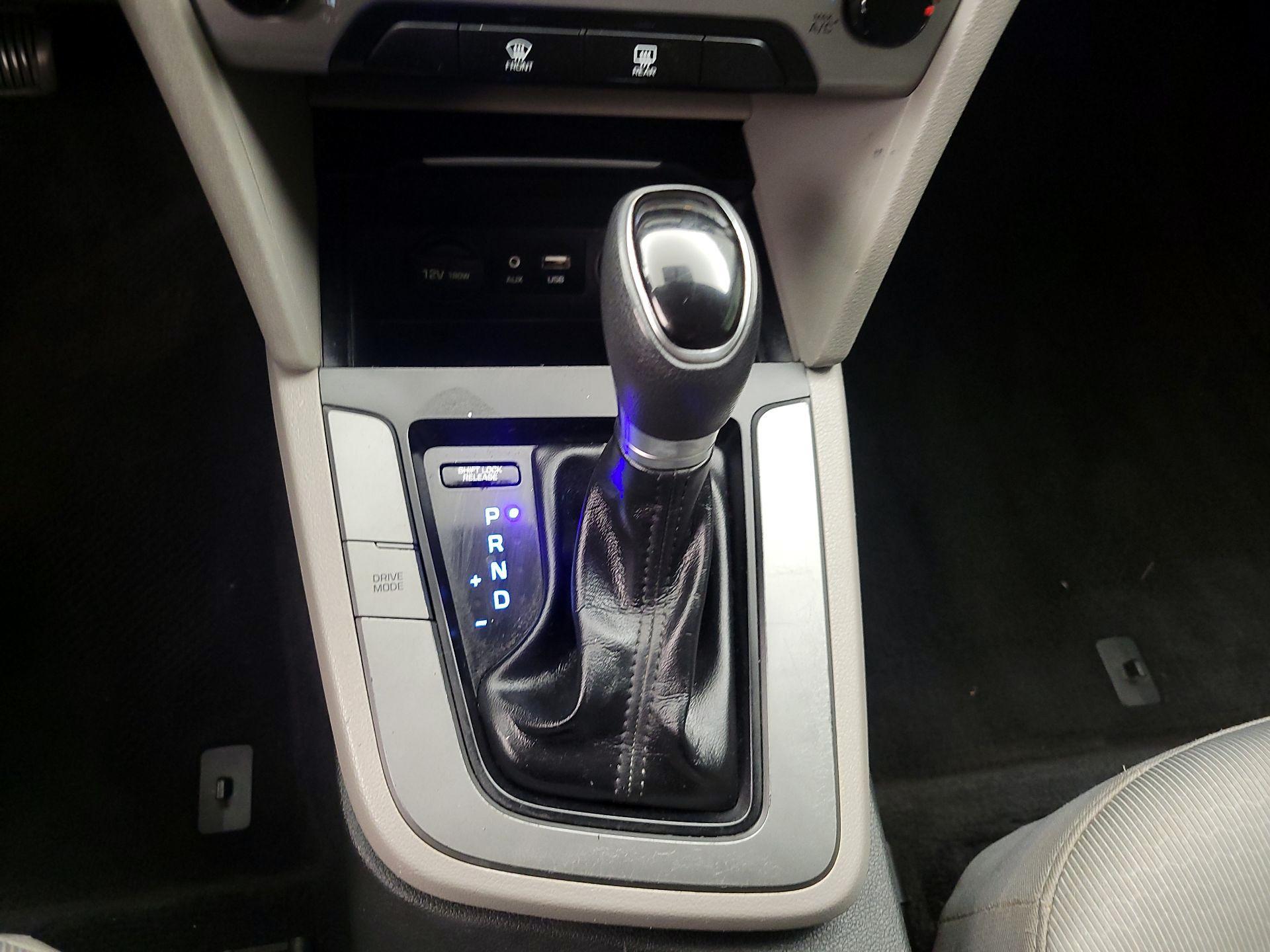 Thumbnail: 2017 Hyundai Elantra - 17