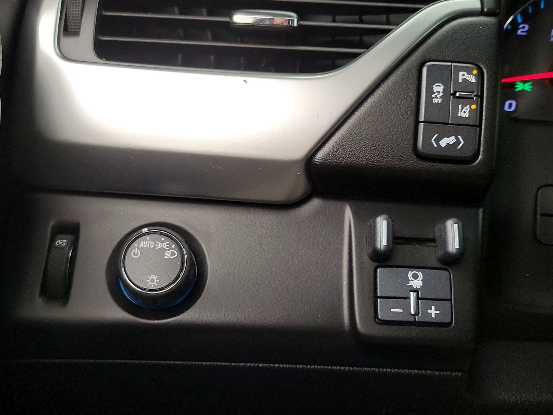 Thumbnail: 2015 Chevrolet Tahoe - 13