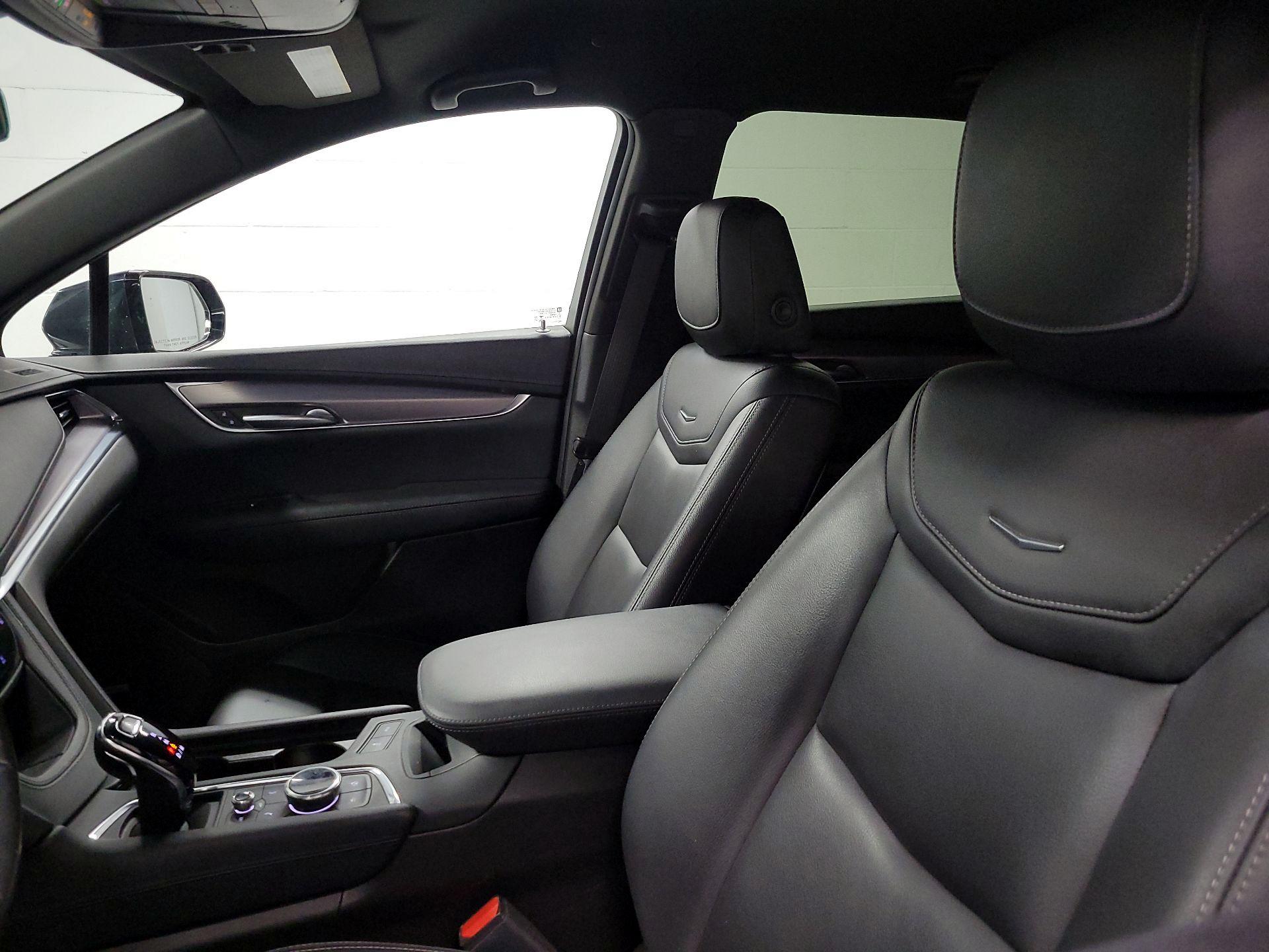 Thumbnail: 2023 Cadillac XT5 - 11