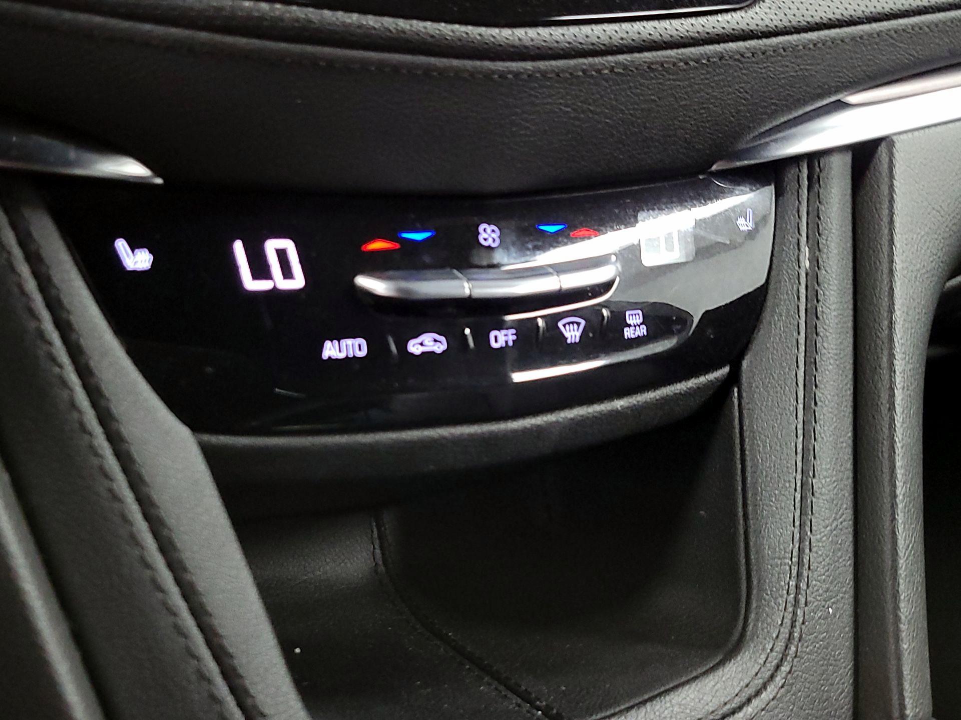Thumbnail: 2023 Cadillac XT5 - 16
