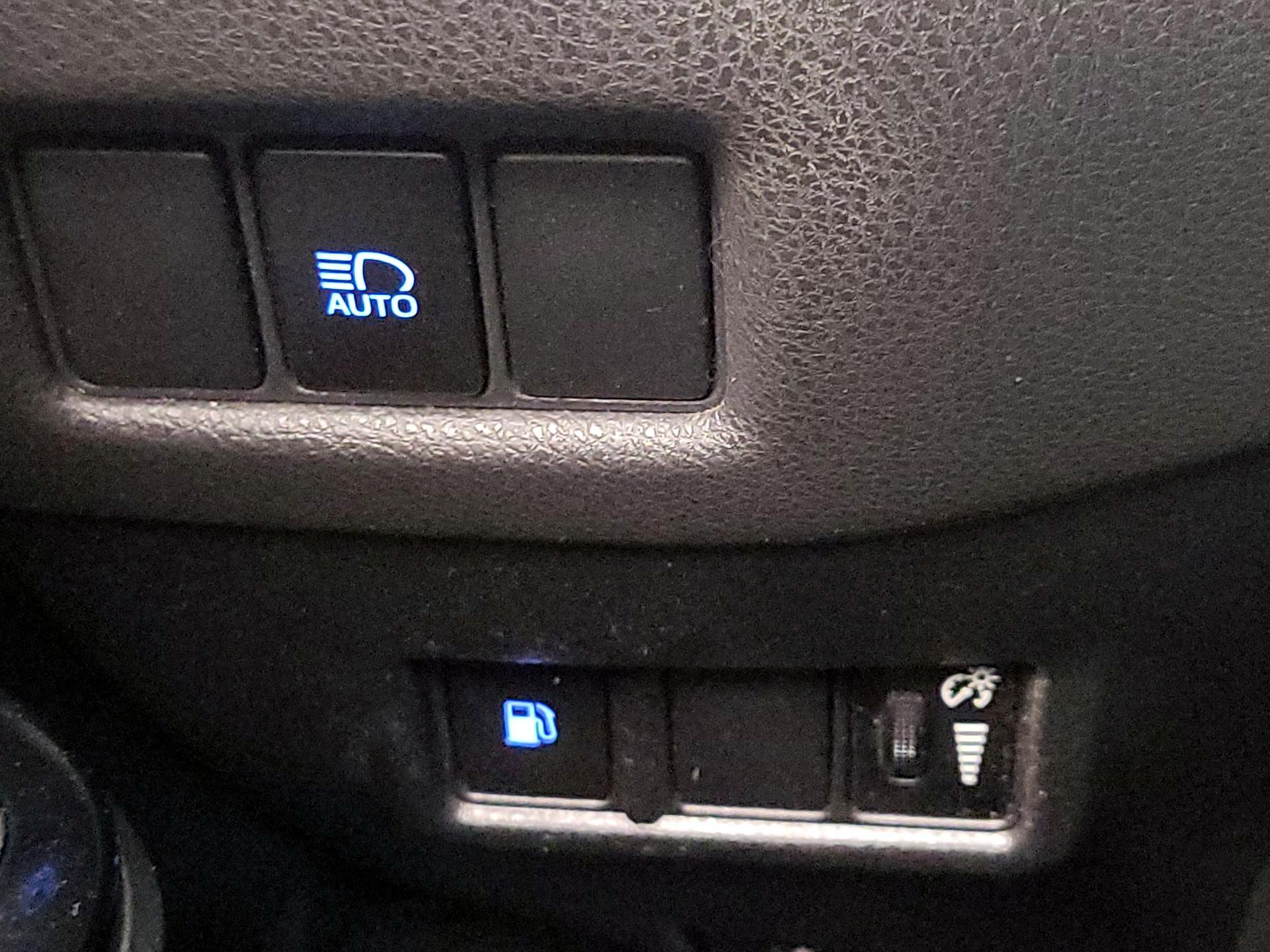 Thumbnail: 2019 Toyota C-HR - 13