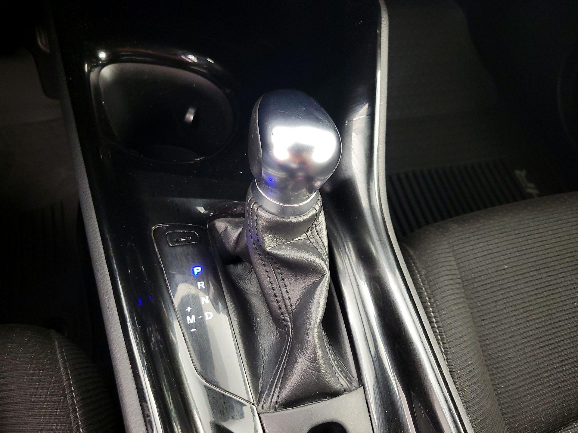 Thumbnail: 2019 Toyota C-HR - 17