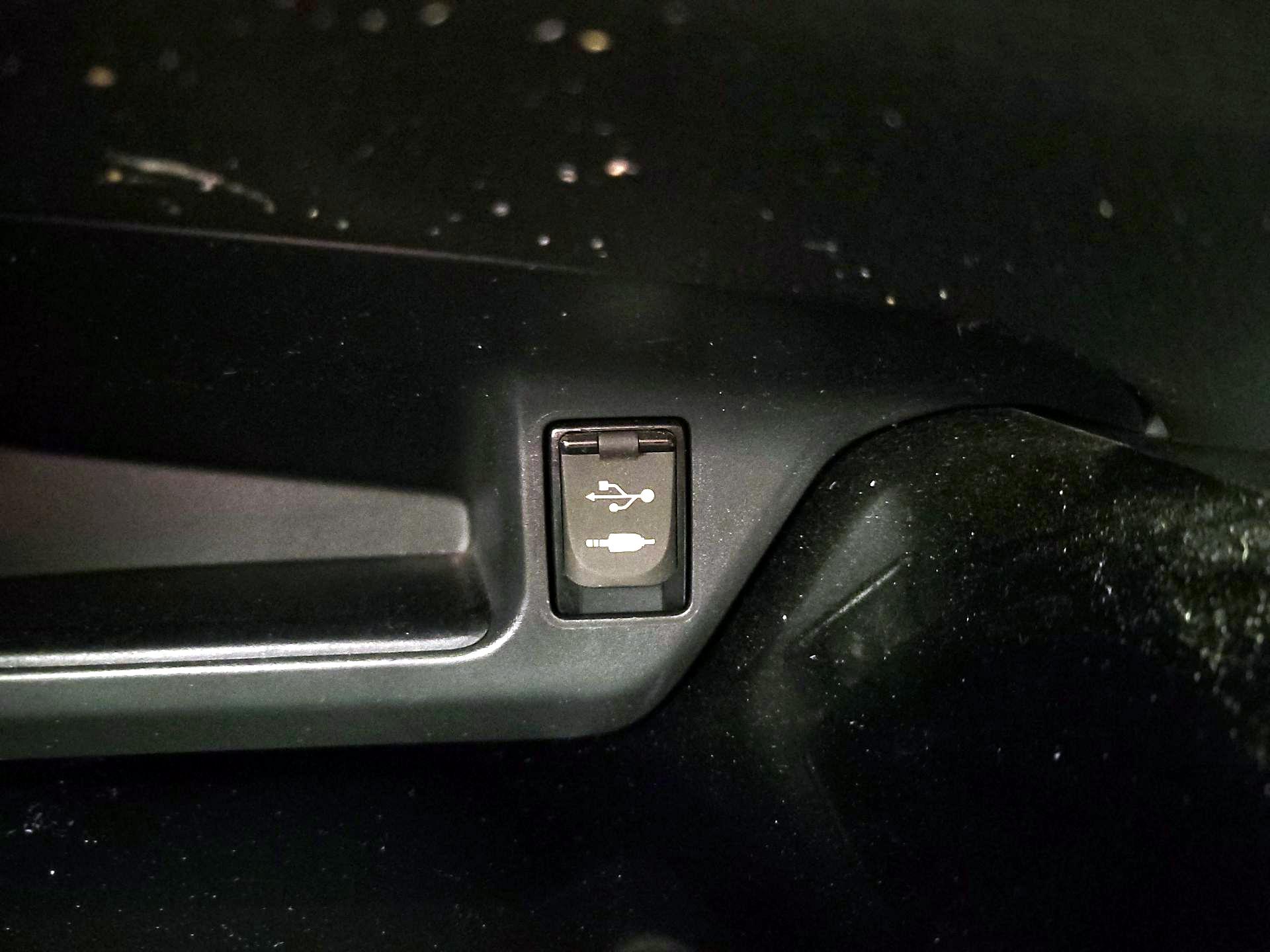 Thumbnail: 2019 Toyota C-HR - 18