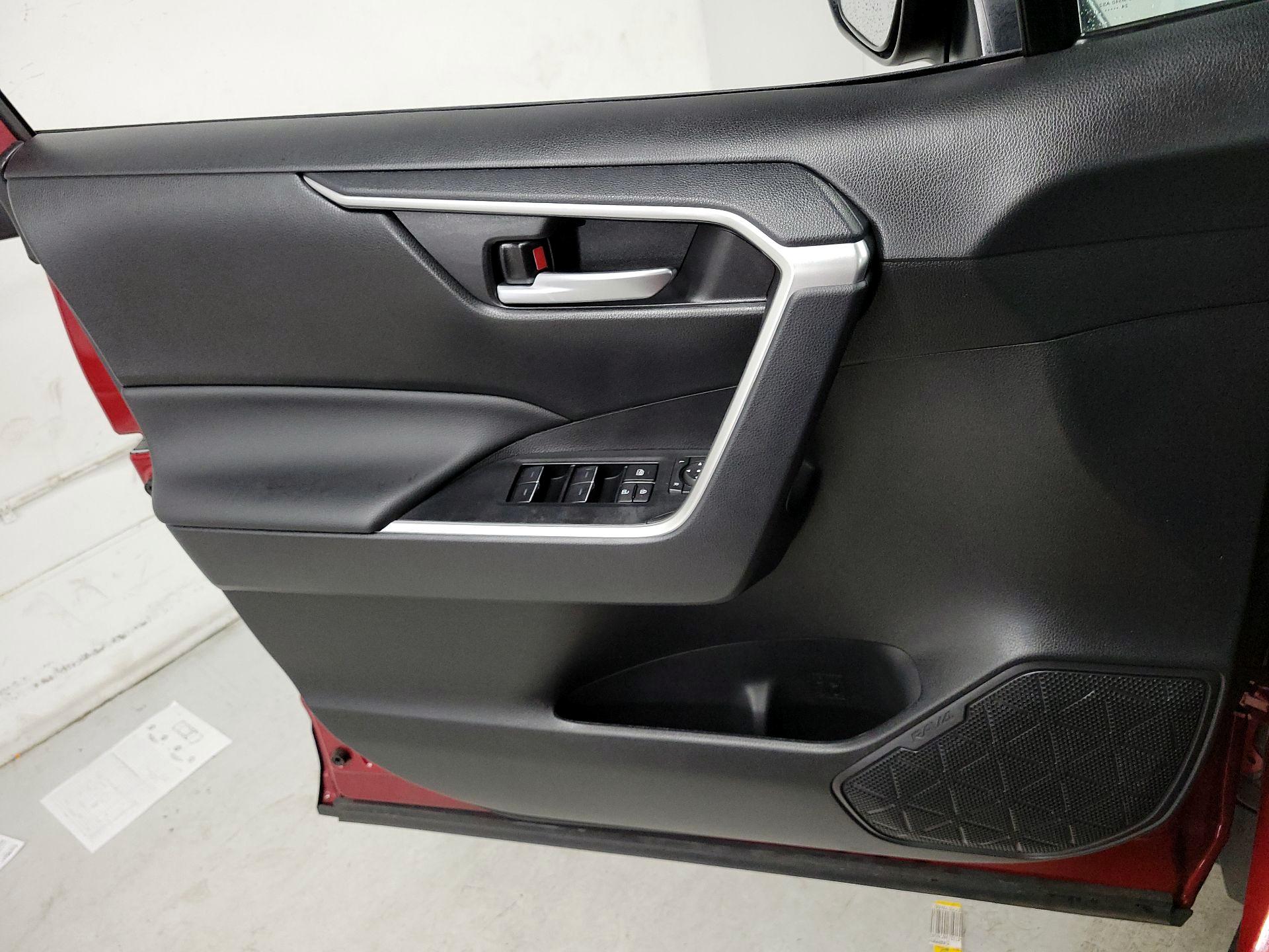 Thumbnail: 2025 Toyota RAV4 - 12