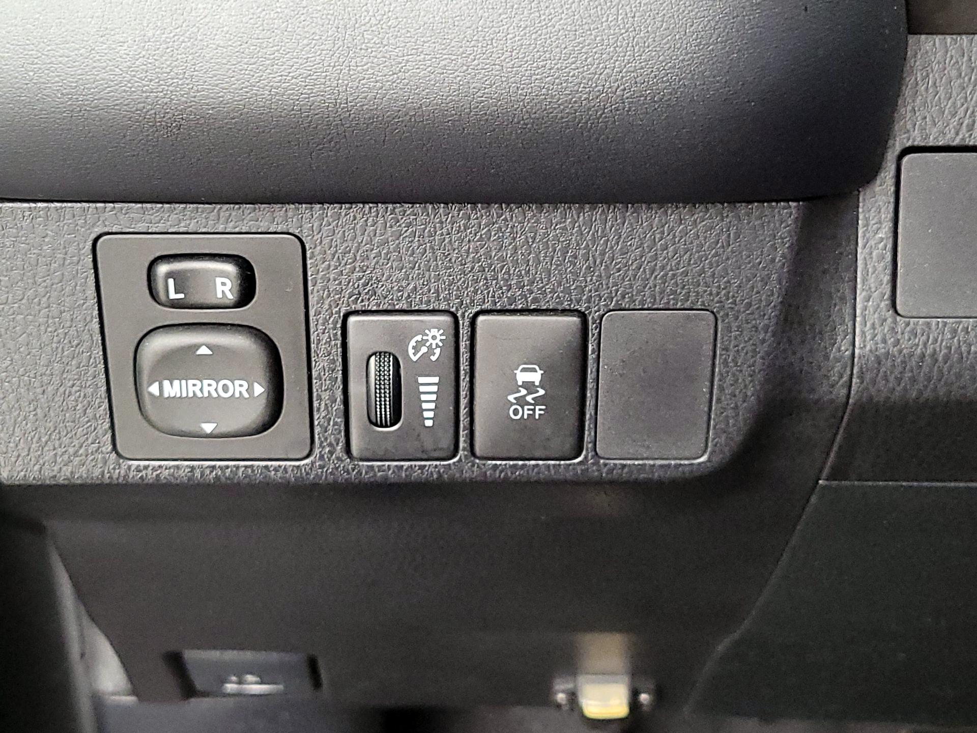 Thumbnail: 2015 Toyota RAV4 - 13