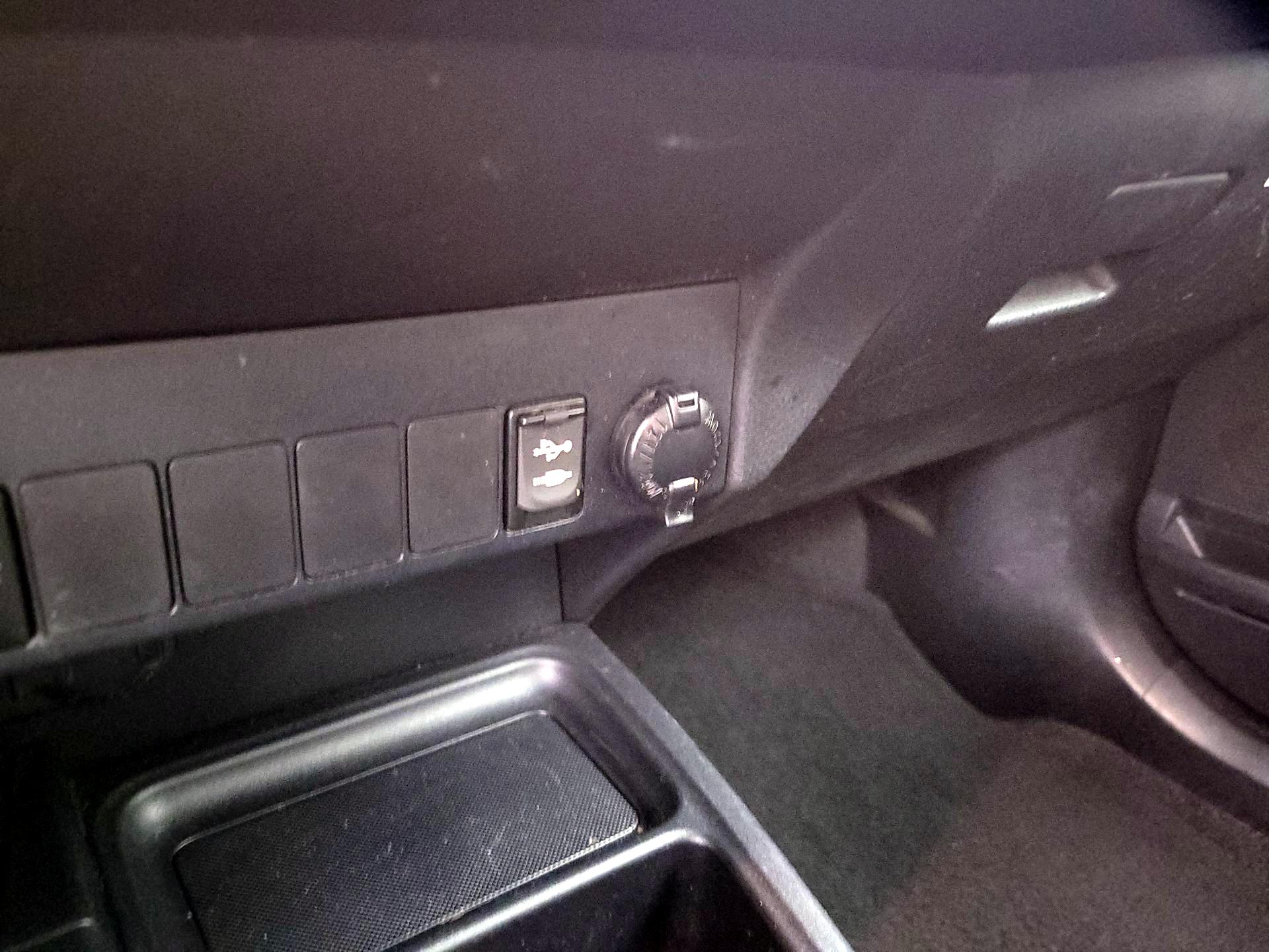 Thumbnail: 2015 Toyota RAV4 - 18
