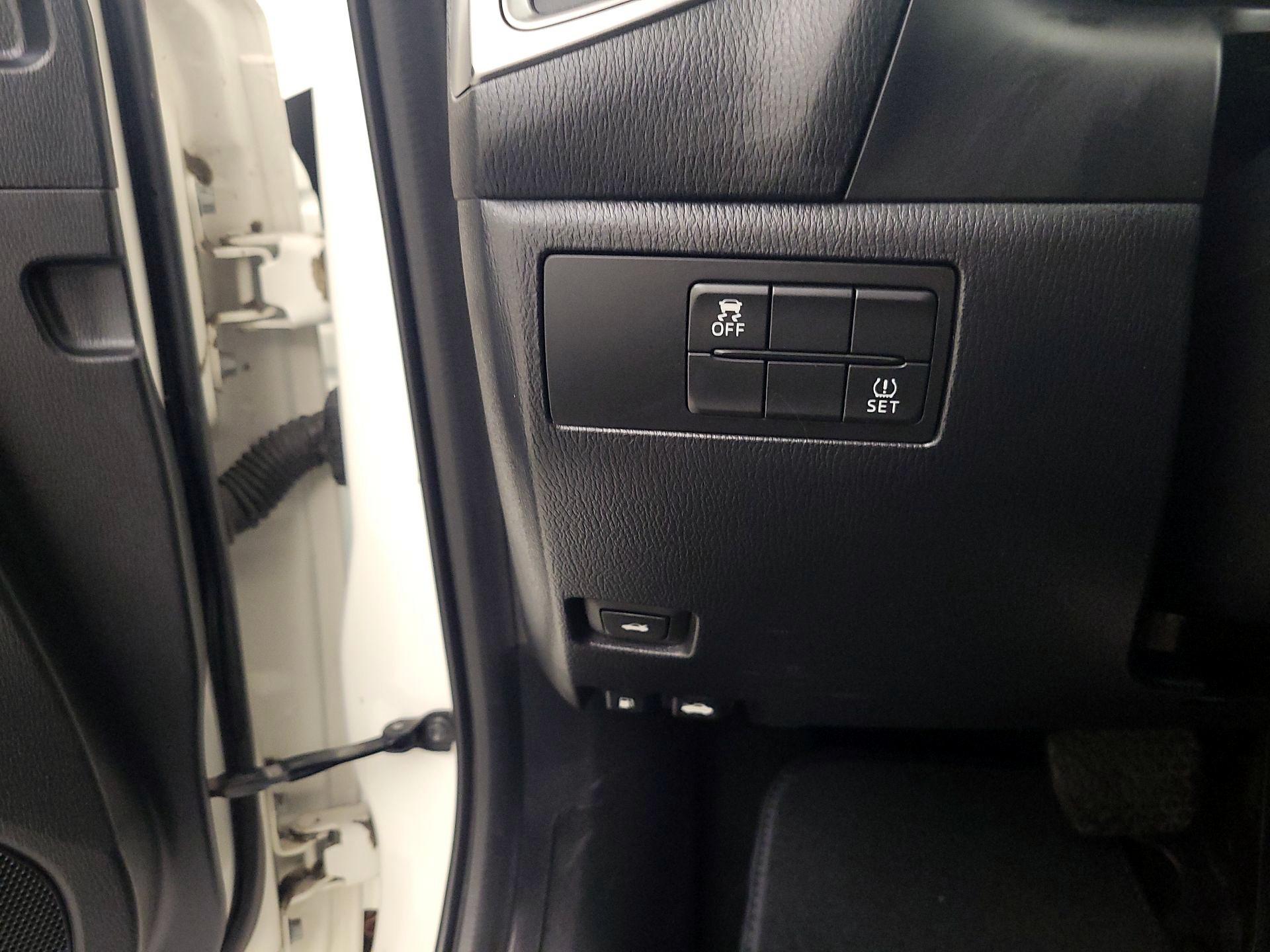 Thumbnail: 2018 Mazda Mazda3 - 13