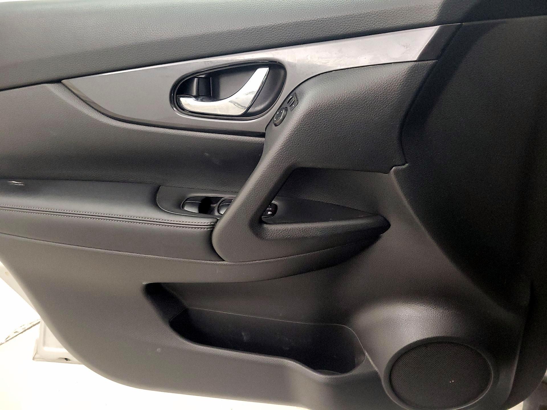 Thumbnail: 2018 Nissan Rogue - 12