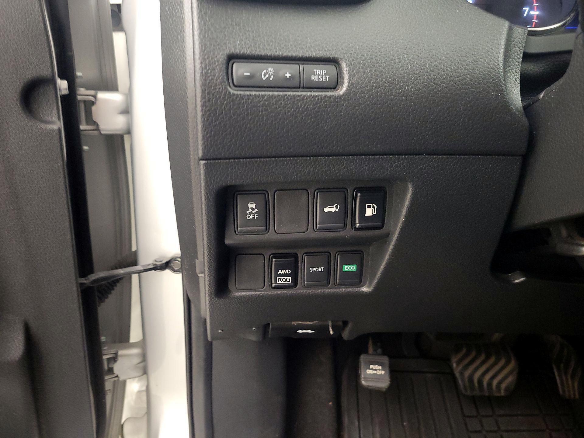 Thumbnail: 2018 Nissan Rogue - 13