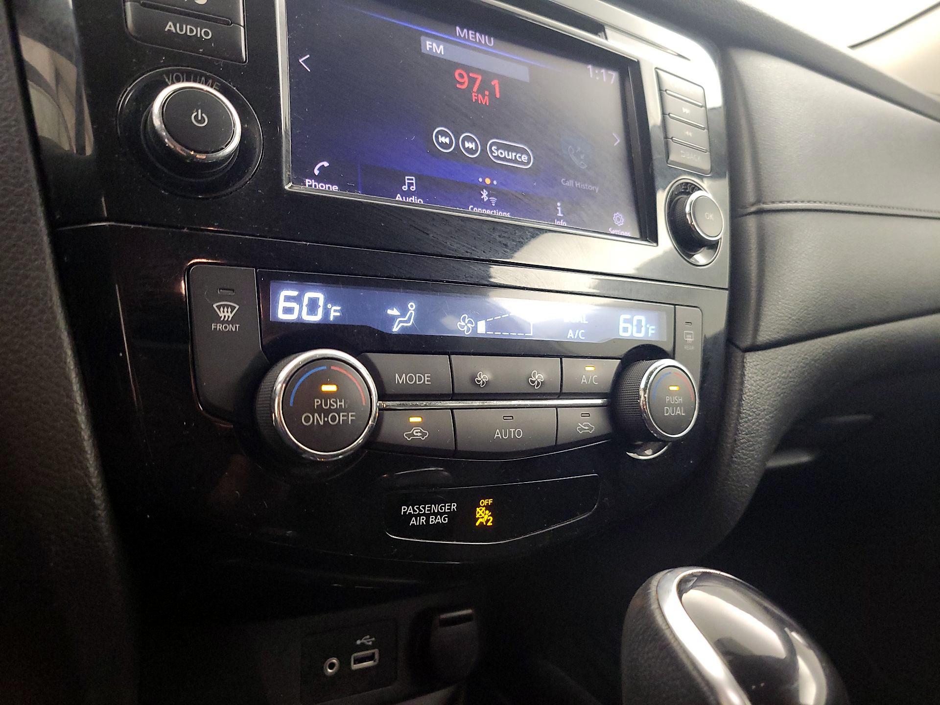 Thumbnail: 2018 Nissan Rogue - 16