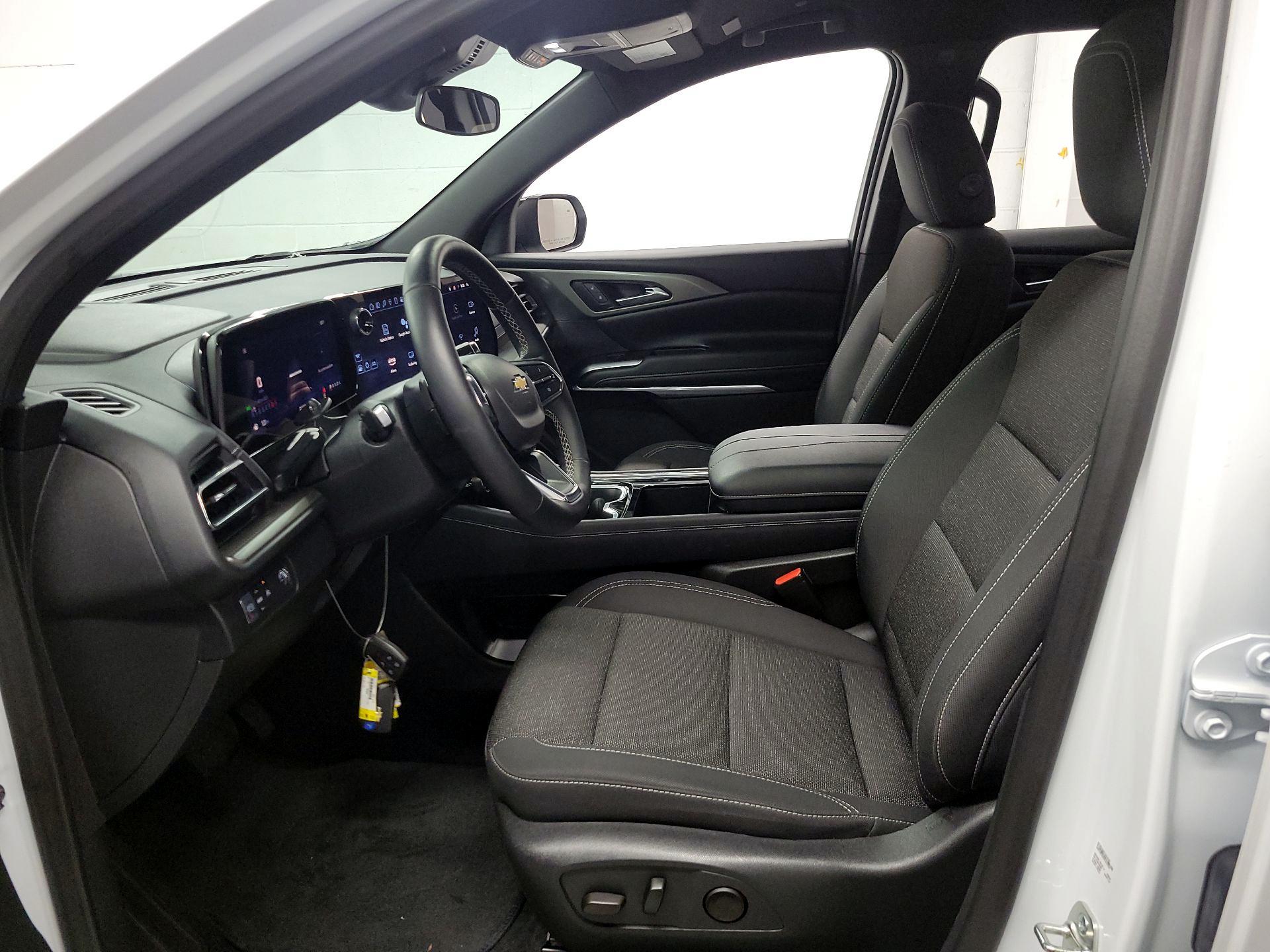 Thumbnail: 2025 Chevrolet Traverse - 11