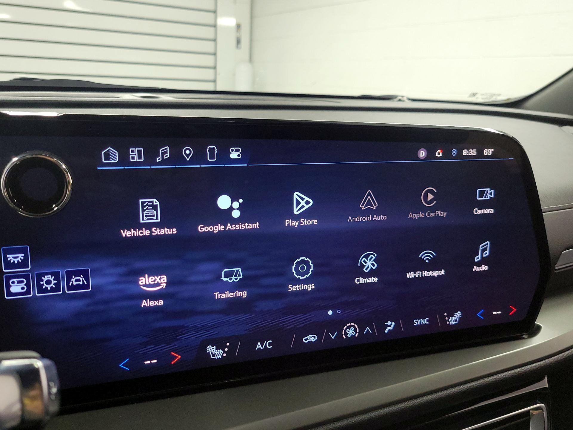 Thumbnail: 2025 Chevrolet Traverse - 15