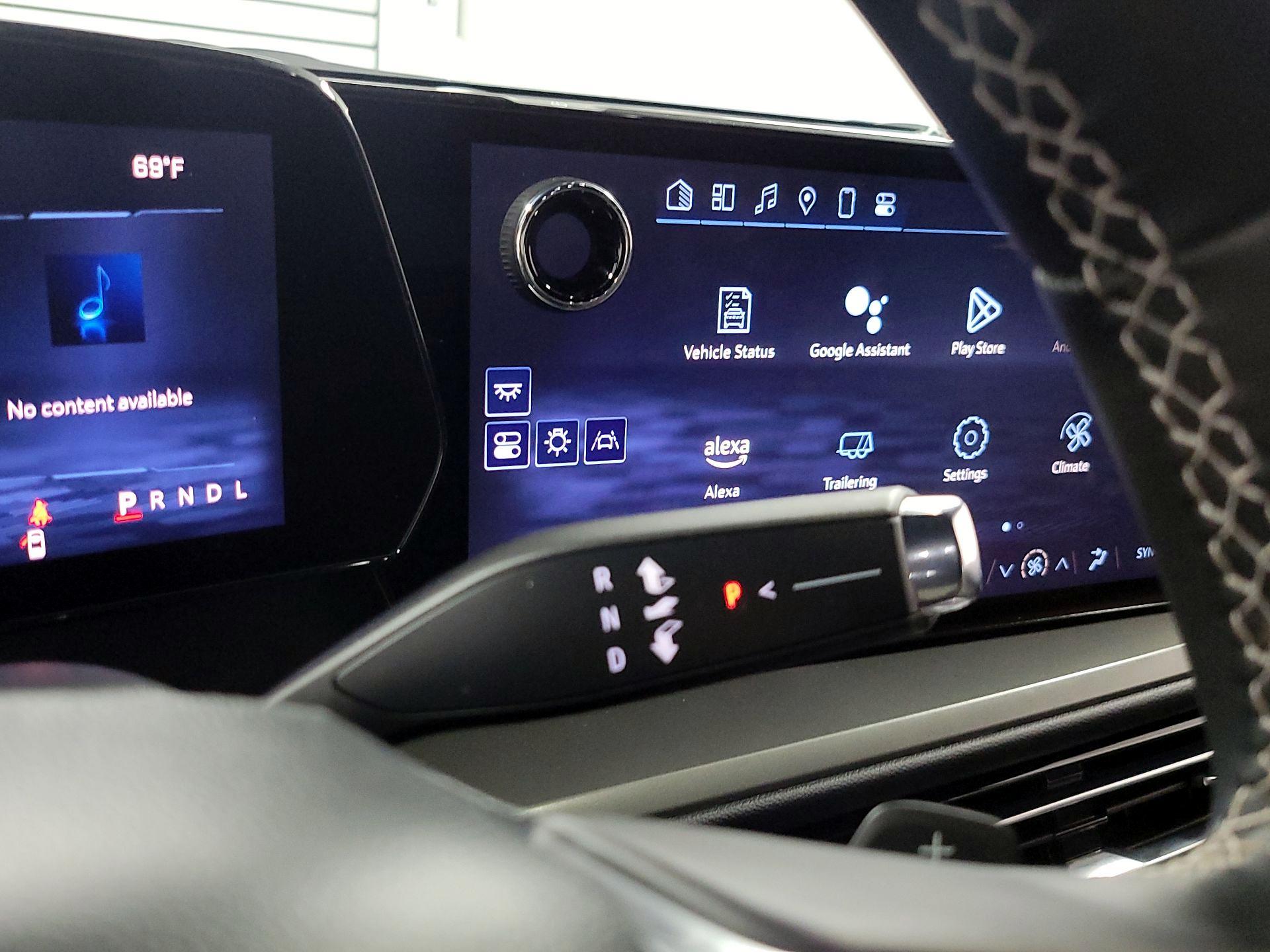 Thumbnail: 2025 Chevrolet Traverse - 17