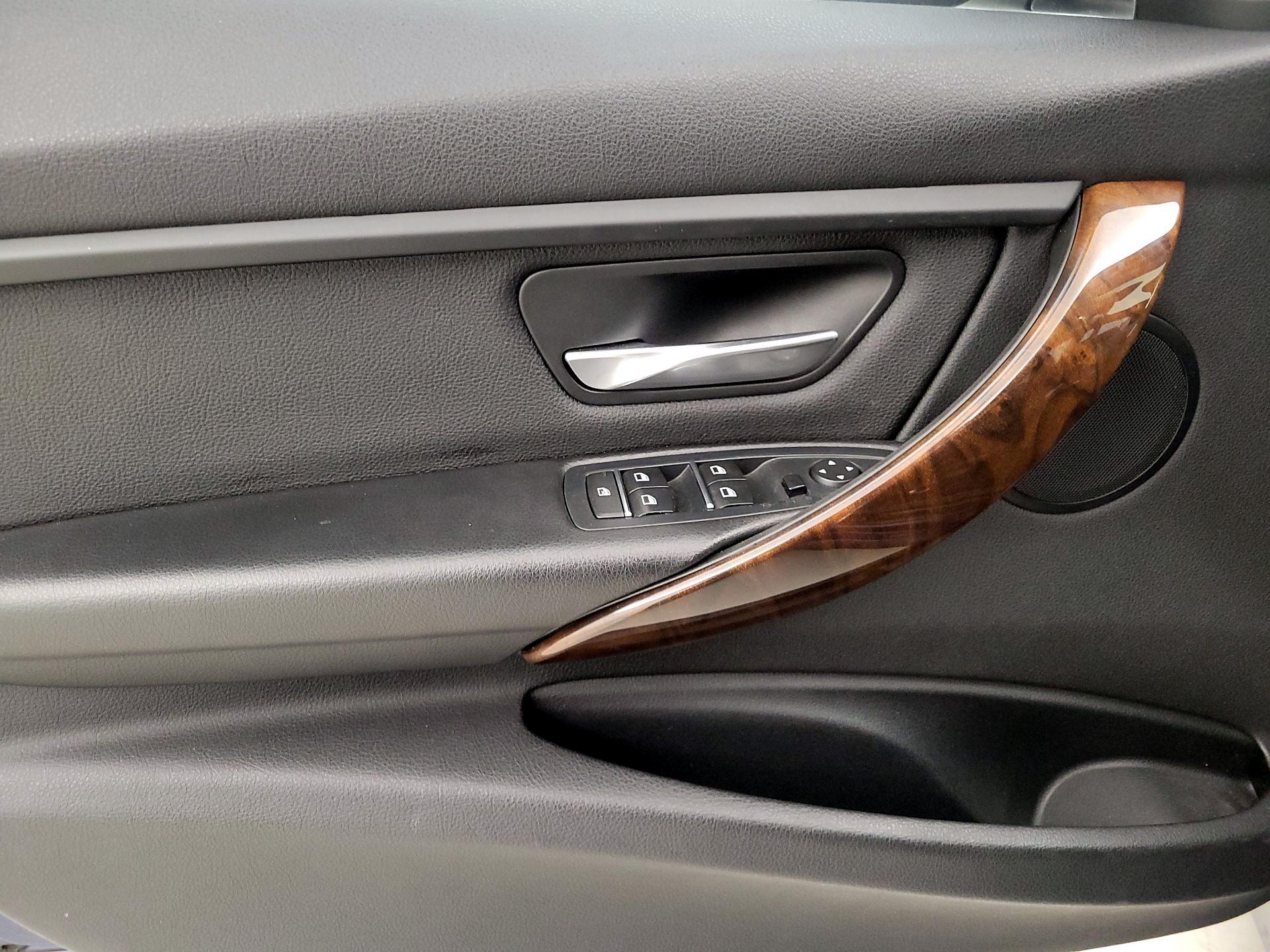 Thumbnail: 2016 BMW 3 Series - 12