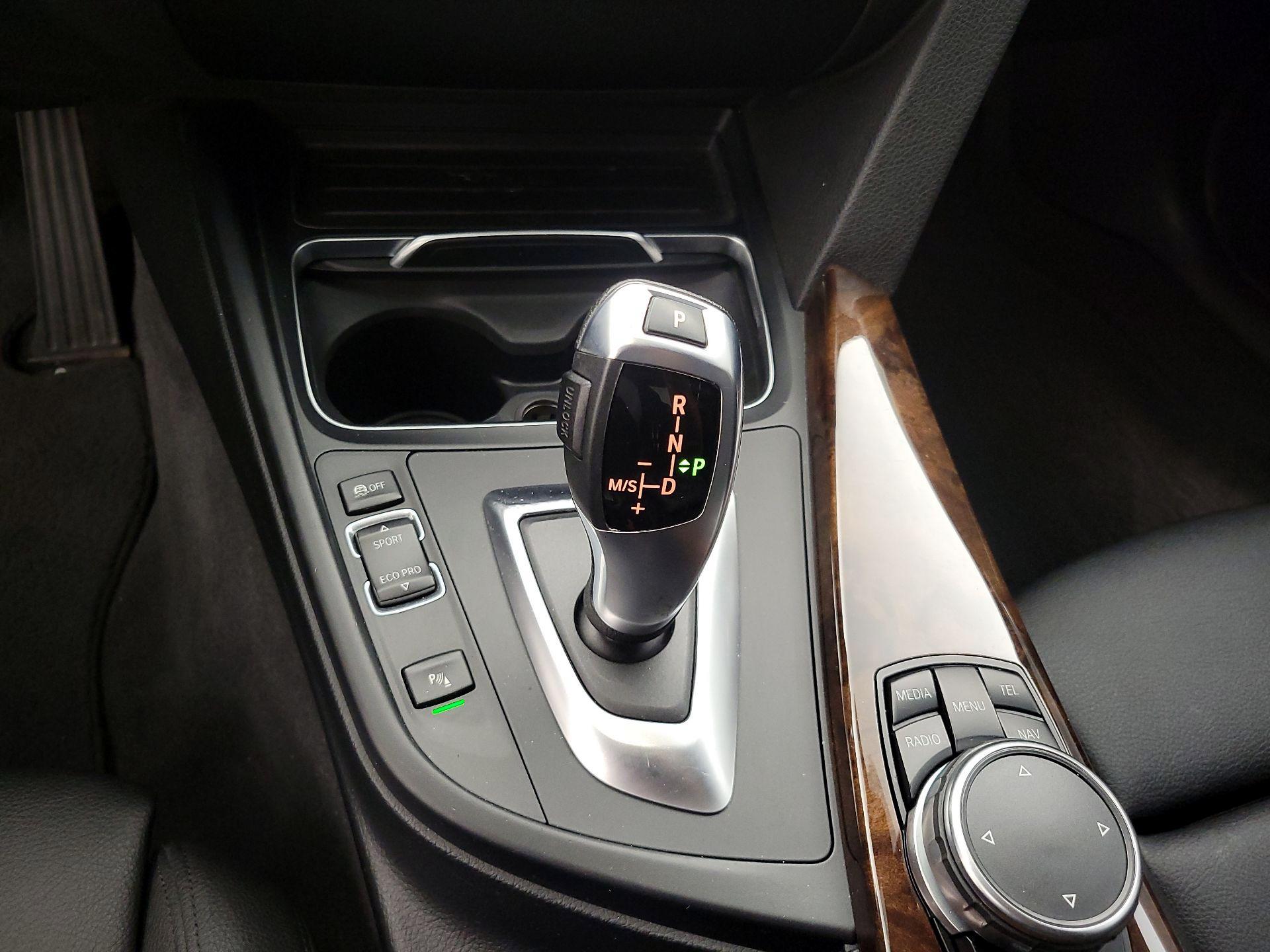 Thumbnail: 2016 BMW 3 Series - 17