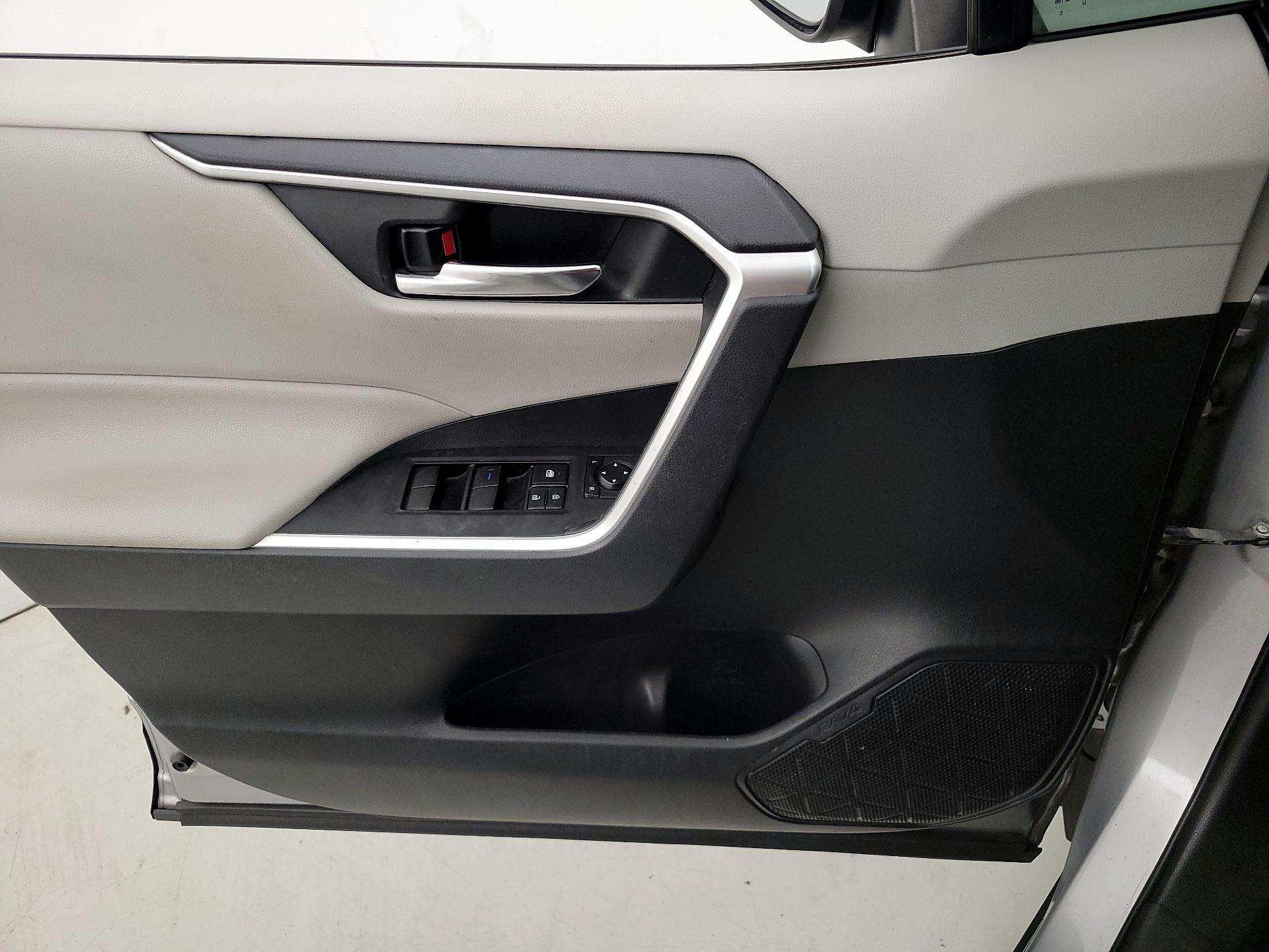 Thumbnail: 2019 Toyota RAV4 - 12