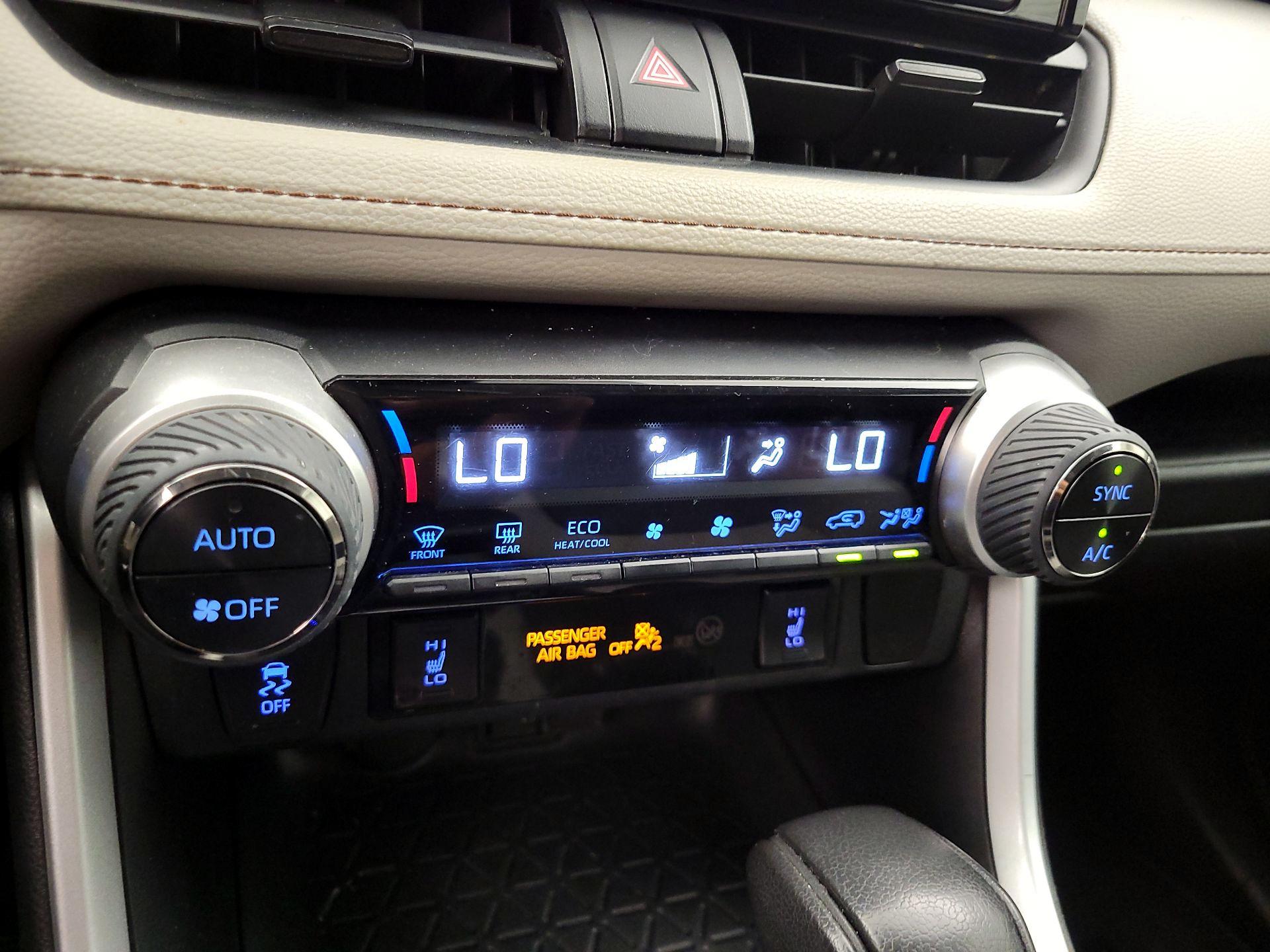 Thumbnail: 2019 Toyota RAV4 - 15