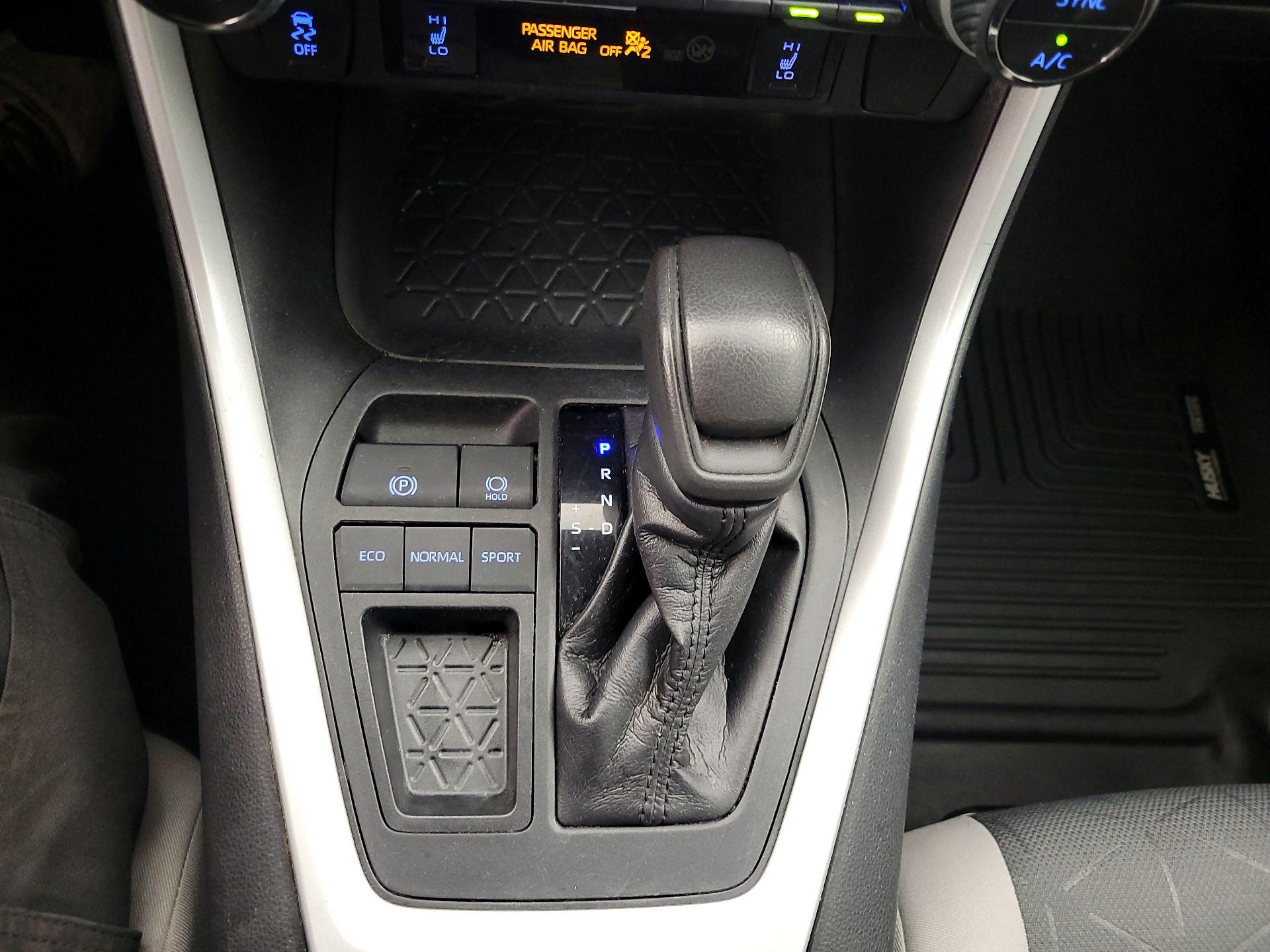 Thumbnail: 2019 Toyota RAV4 - 16
