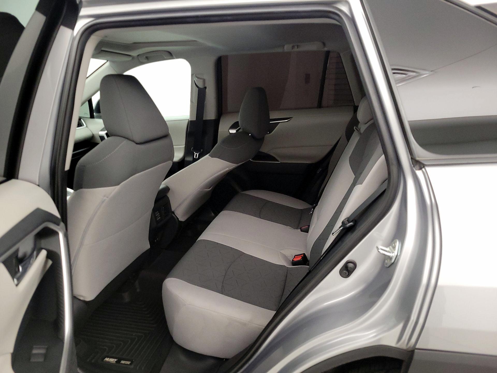 Thumbnail: 2019 Toyota RAV4 - 17