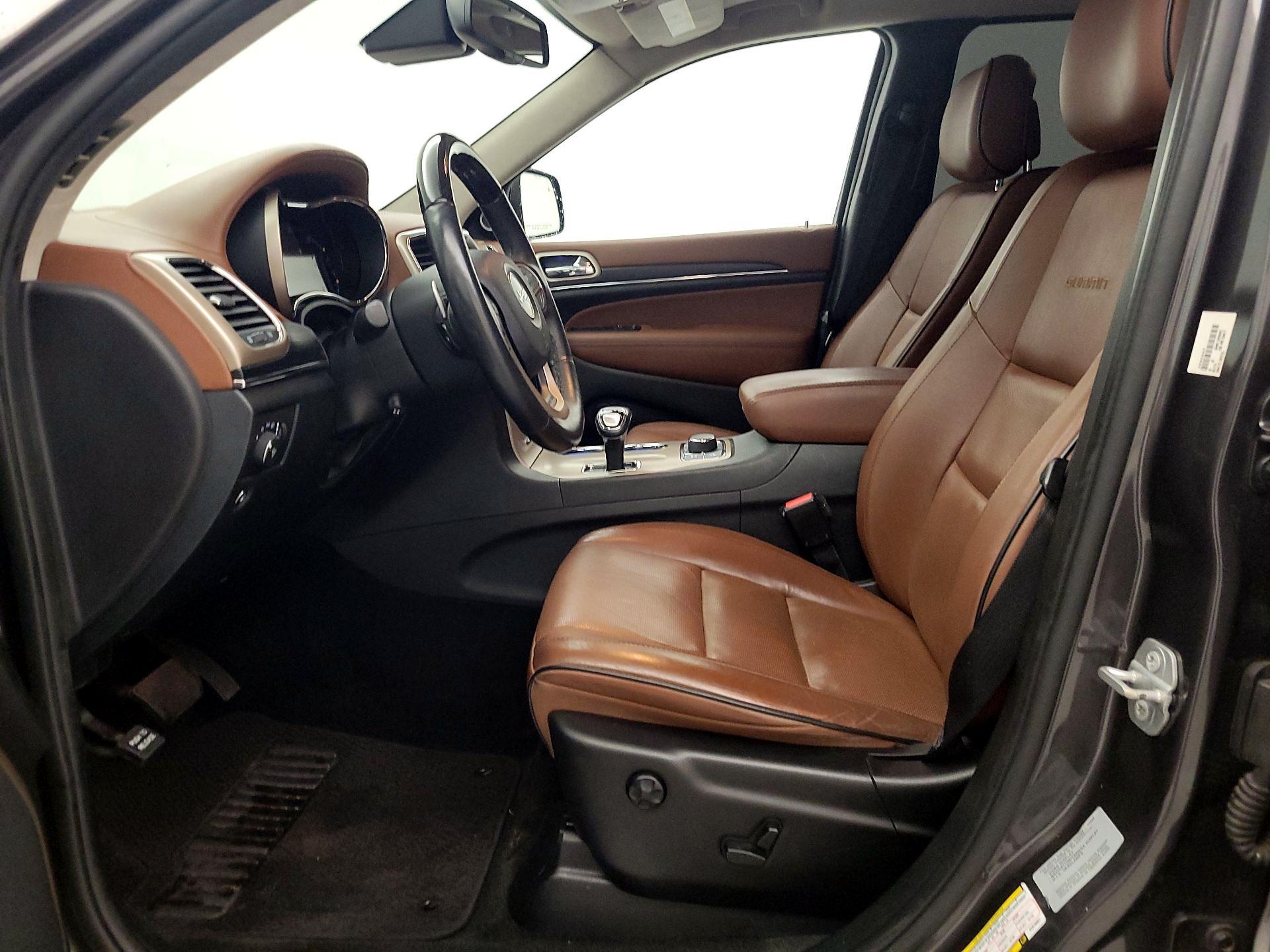 Thumbnail: 2015 Jeep Grand Cherokee - 11