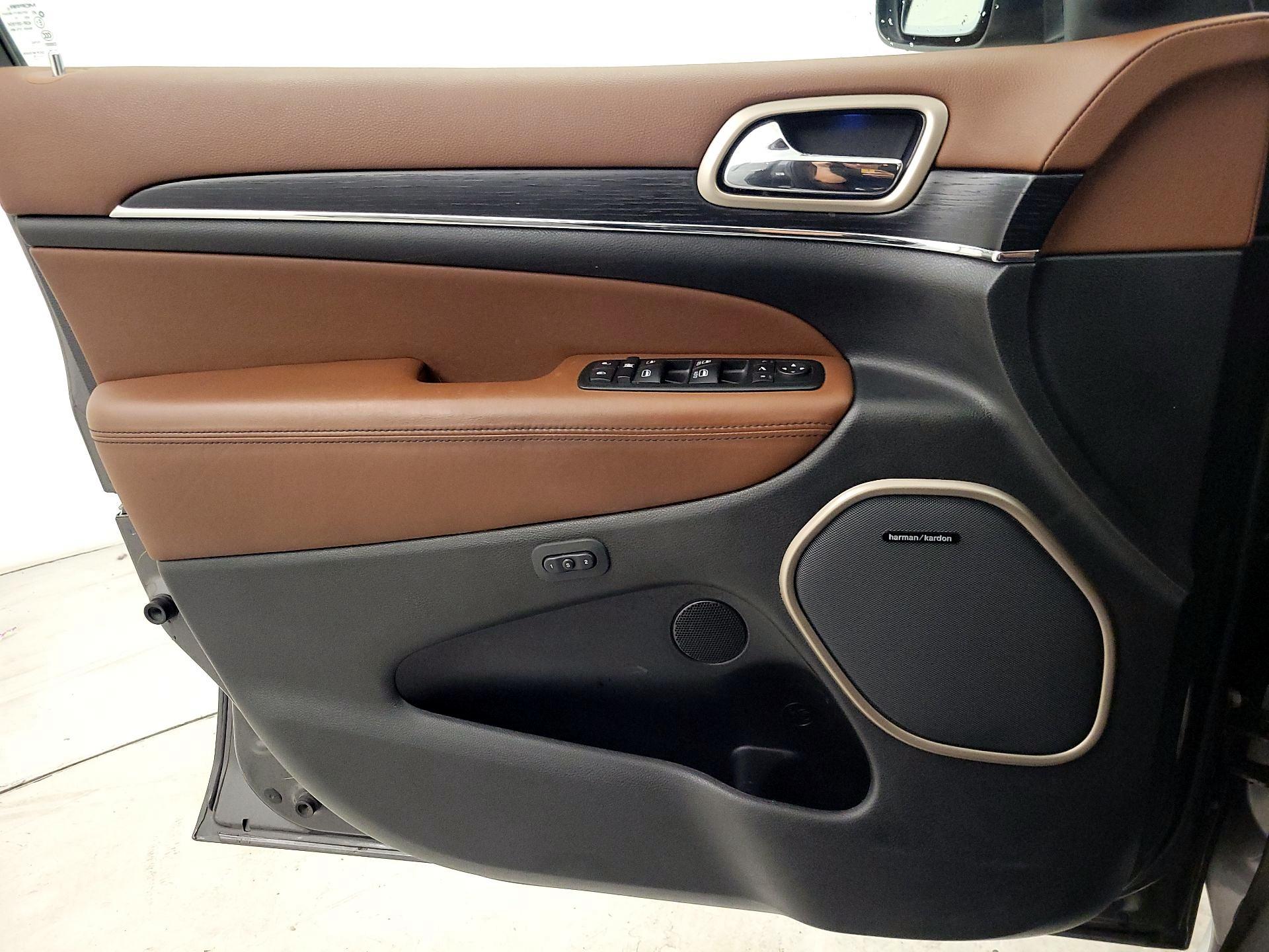 Thumbnail: 2015 Jeep Grand Cherokee - 12