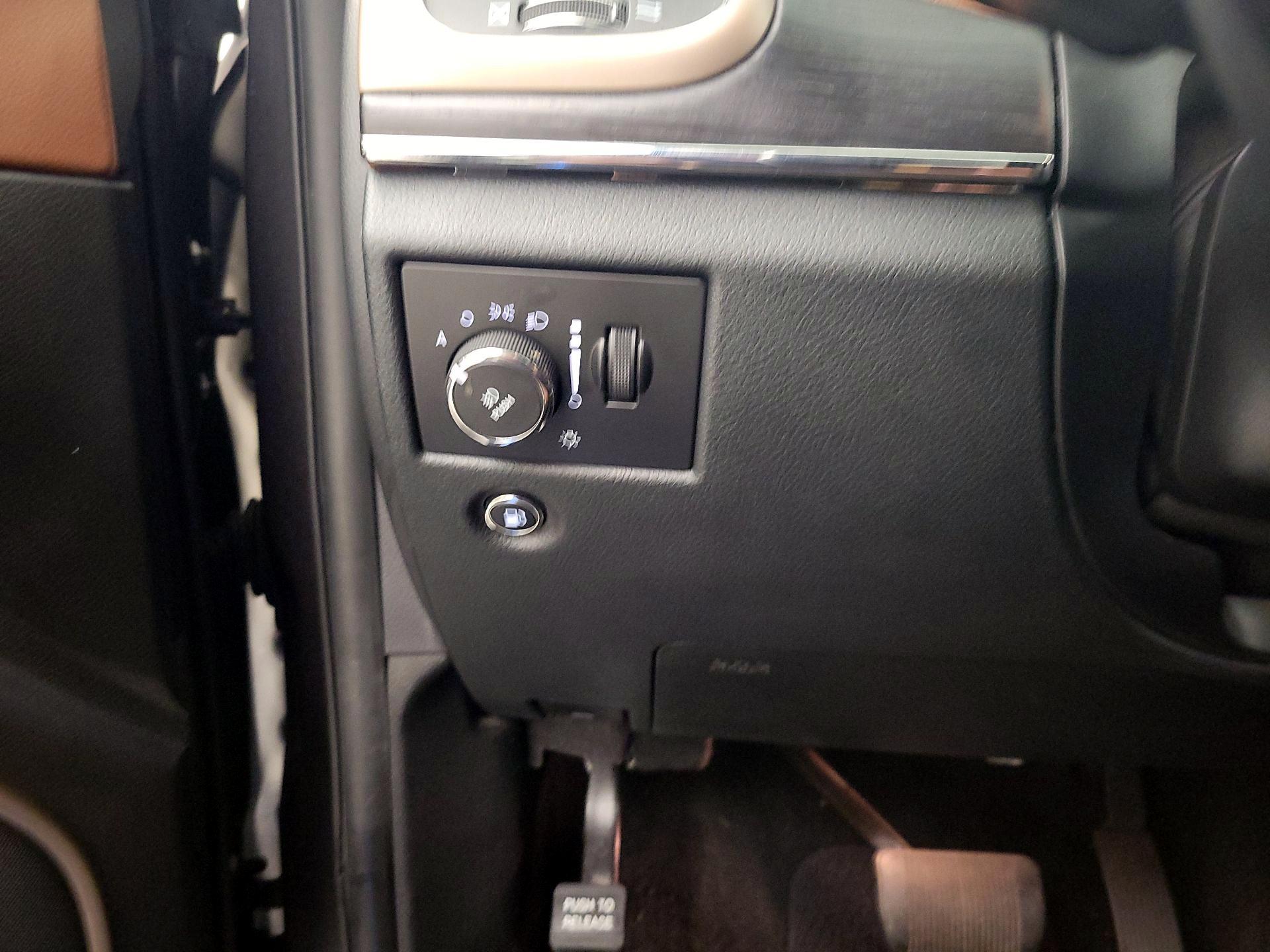 Thumbnail: 2015 Jeep Grand Cherokee - 13