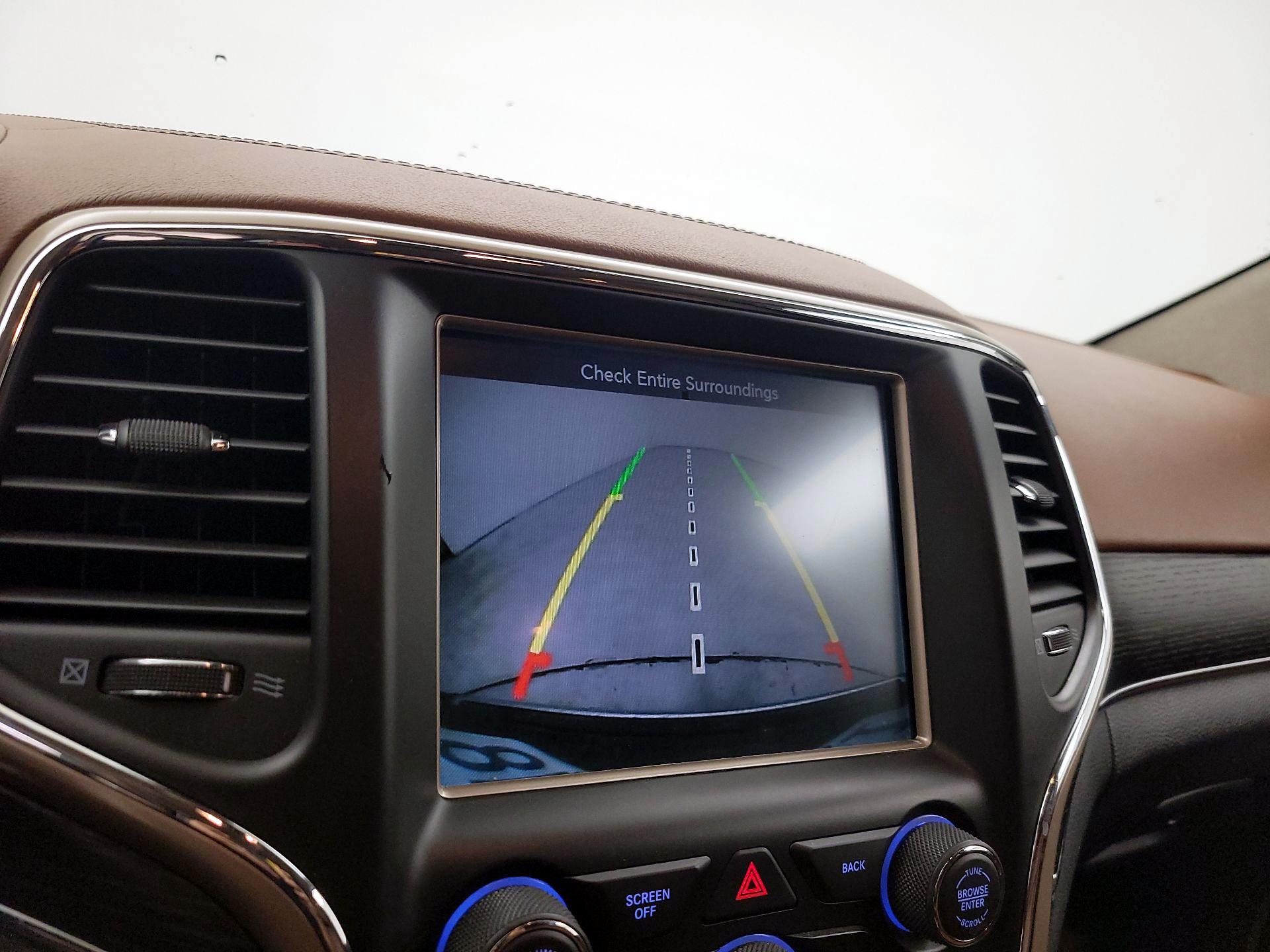 Thumbnail: 2015 Jeep Grand Cherokee - 14