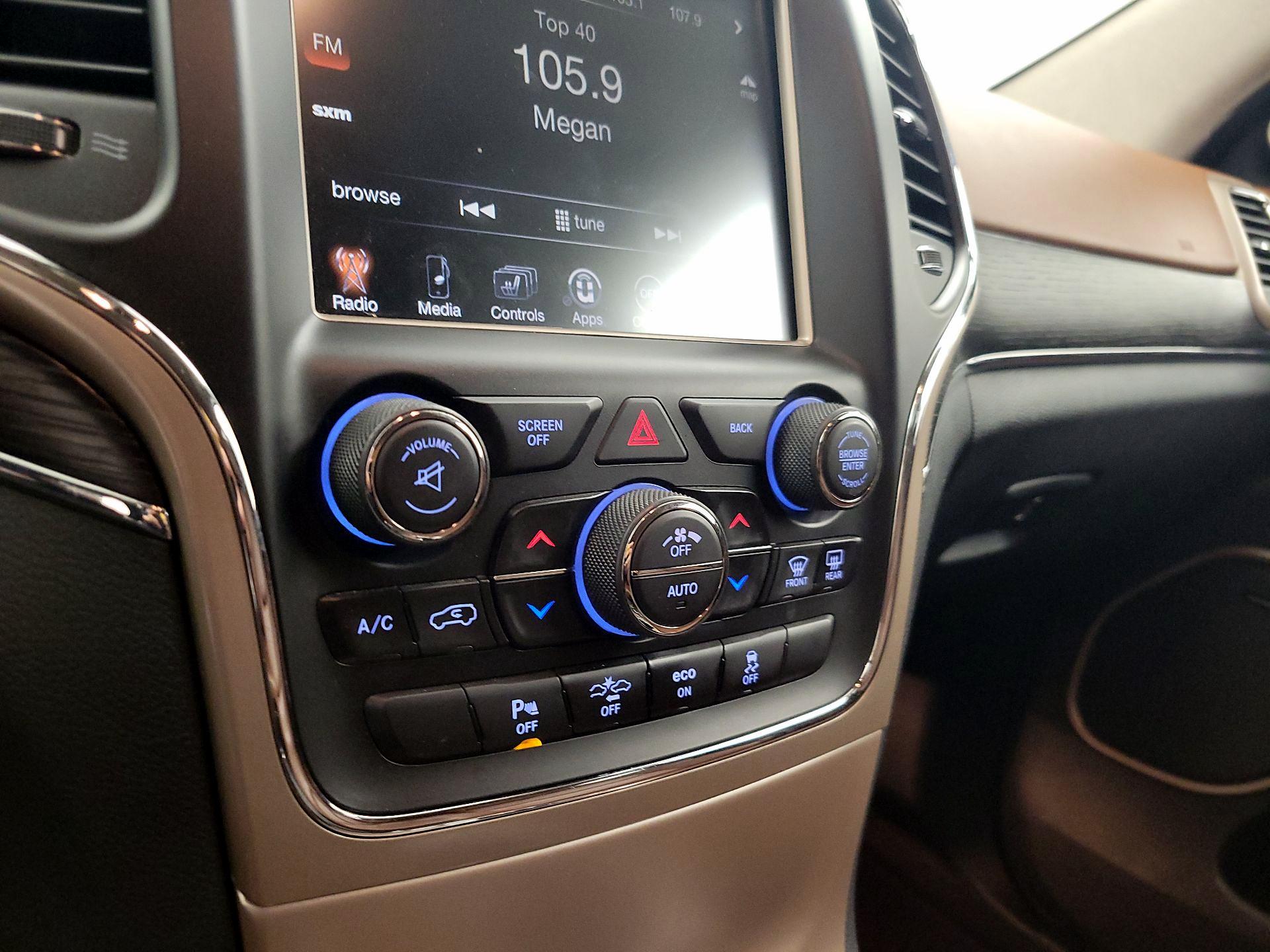 Thumbnail: 2015 Jeep Grand Cherokee - 16