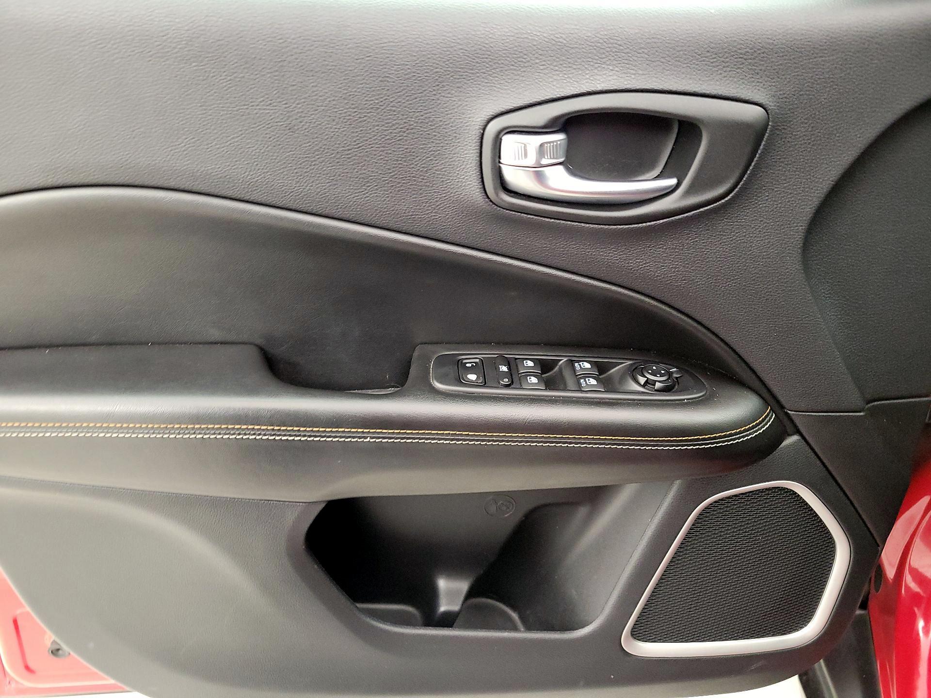 Thumbnail: 2020 Jeep Compass - 12