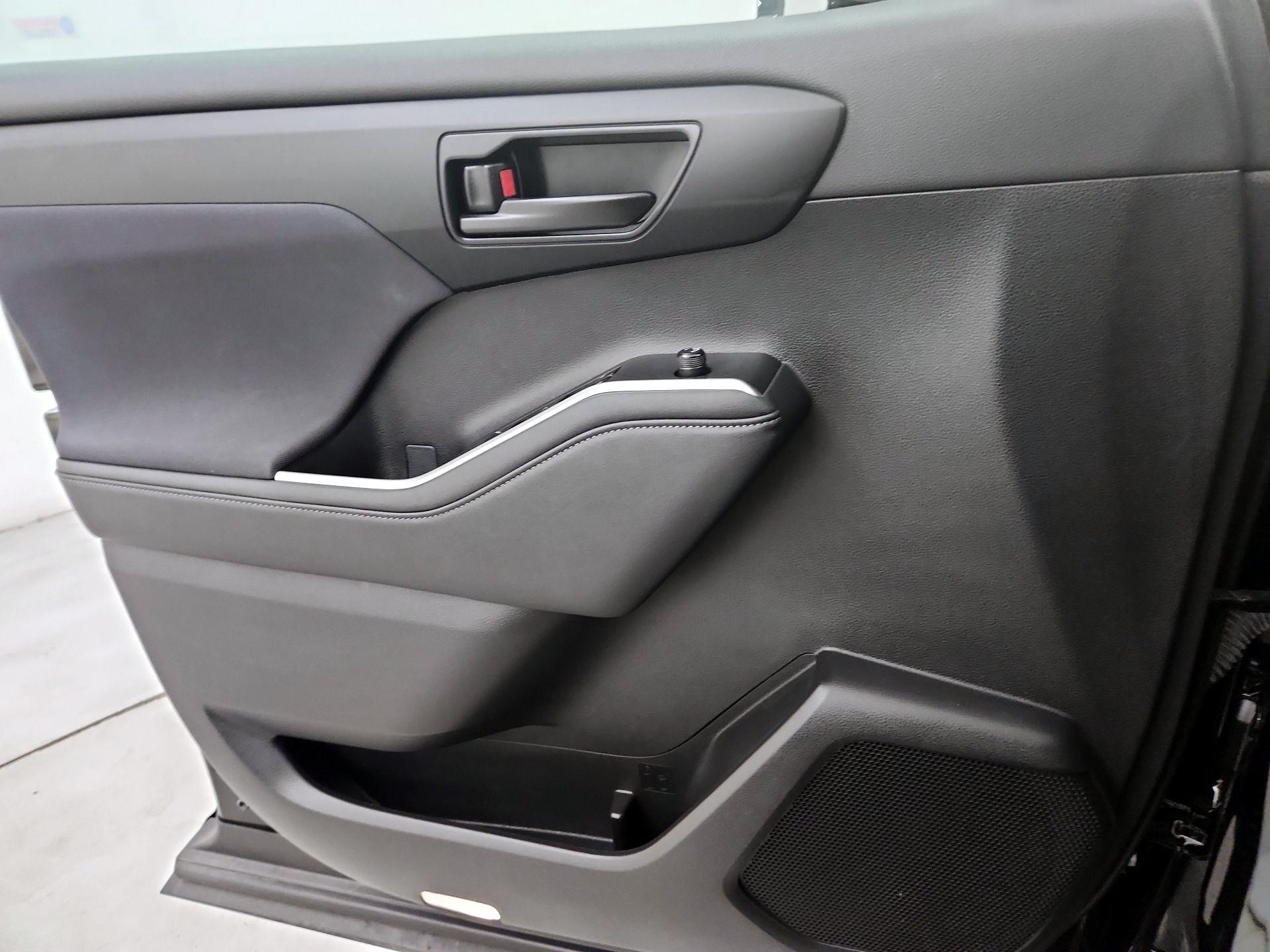 Thumbnail: 2024 Toyota Highlander - 12