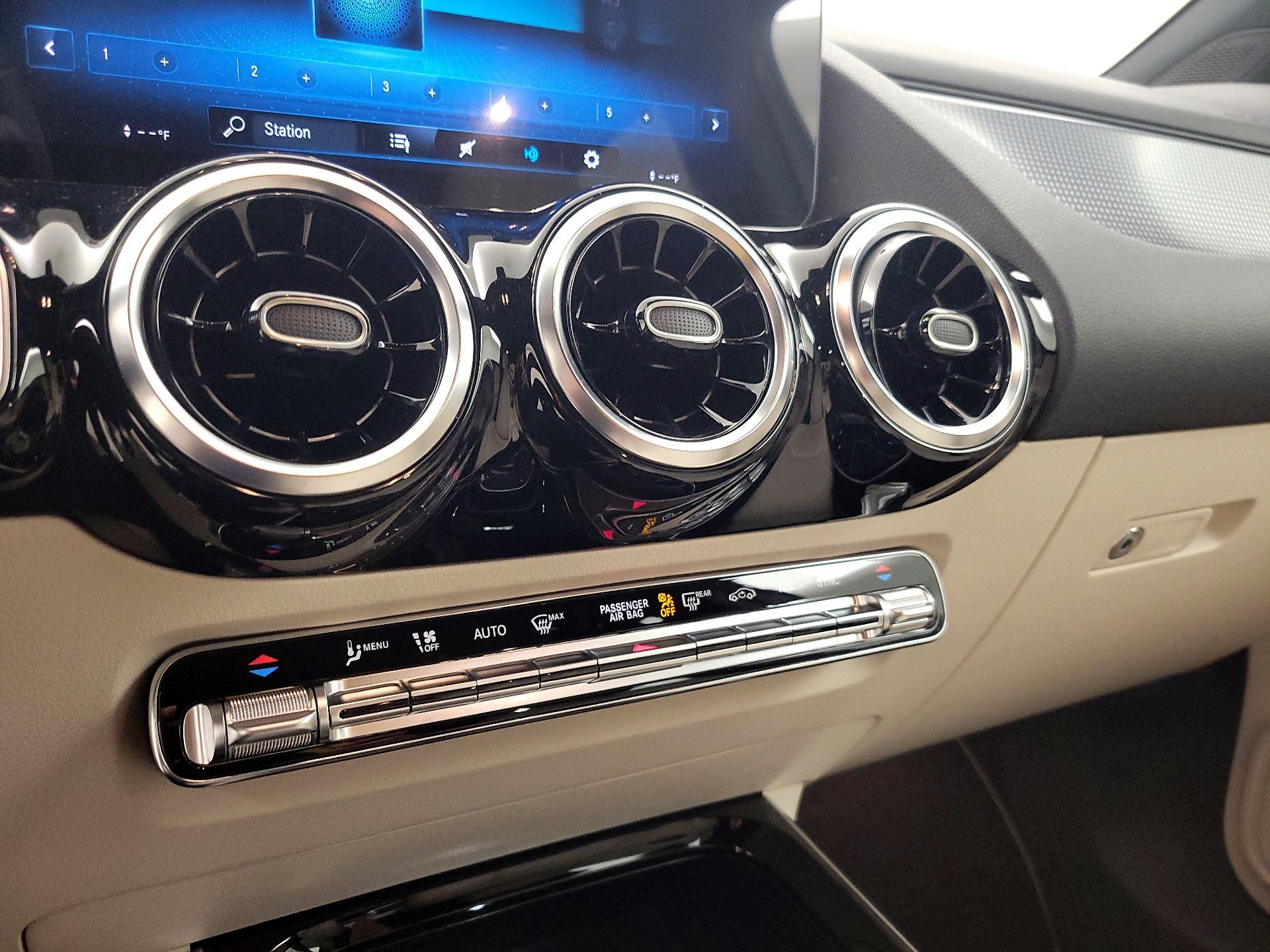 Thumbnail: 2023 Mercedes-Benz GLA - 16