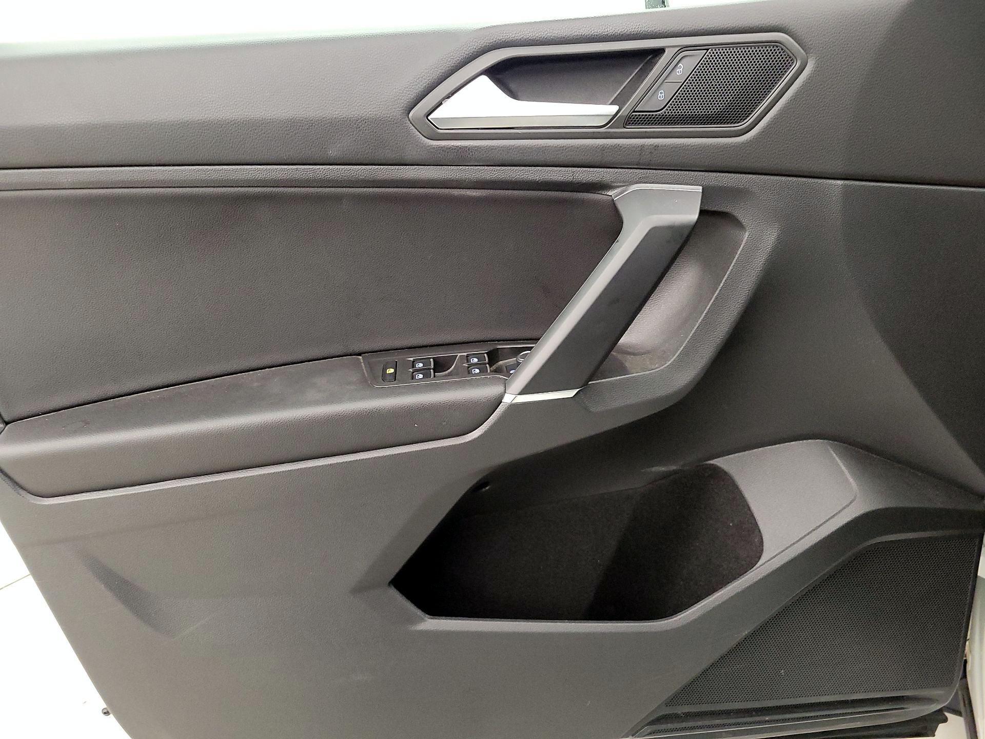 Thumbnail: 2020 Volkswagen Tiguan - 12