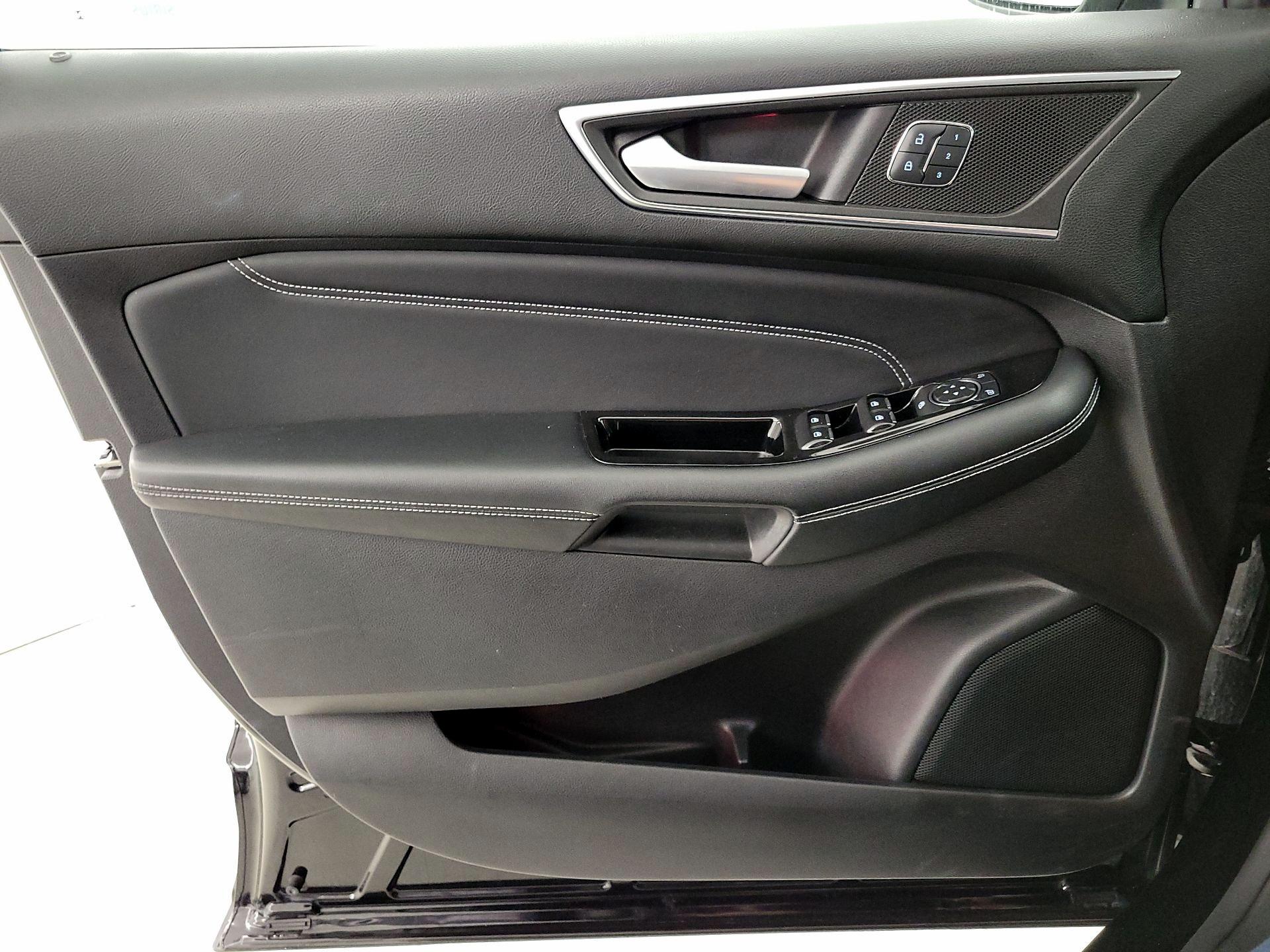 Thumbnail: 2016 Ford Edge - 12